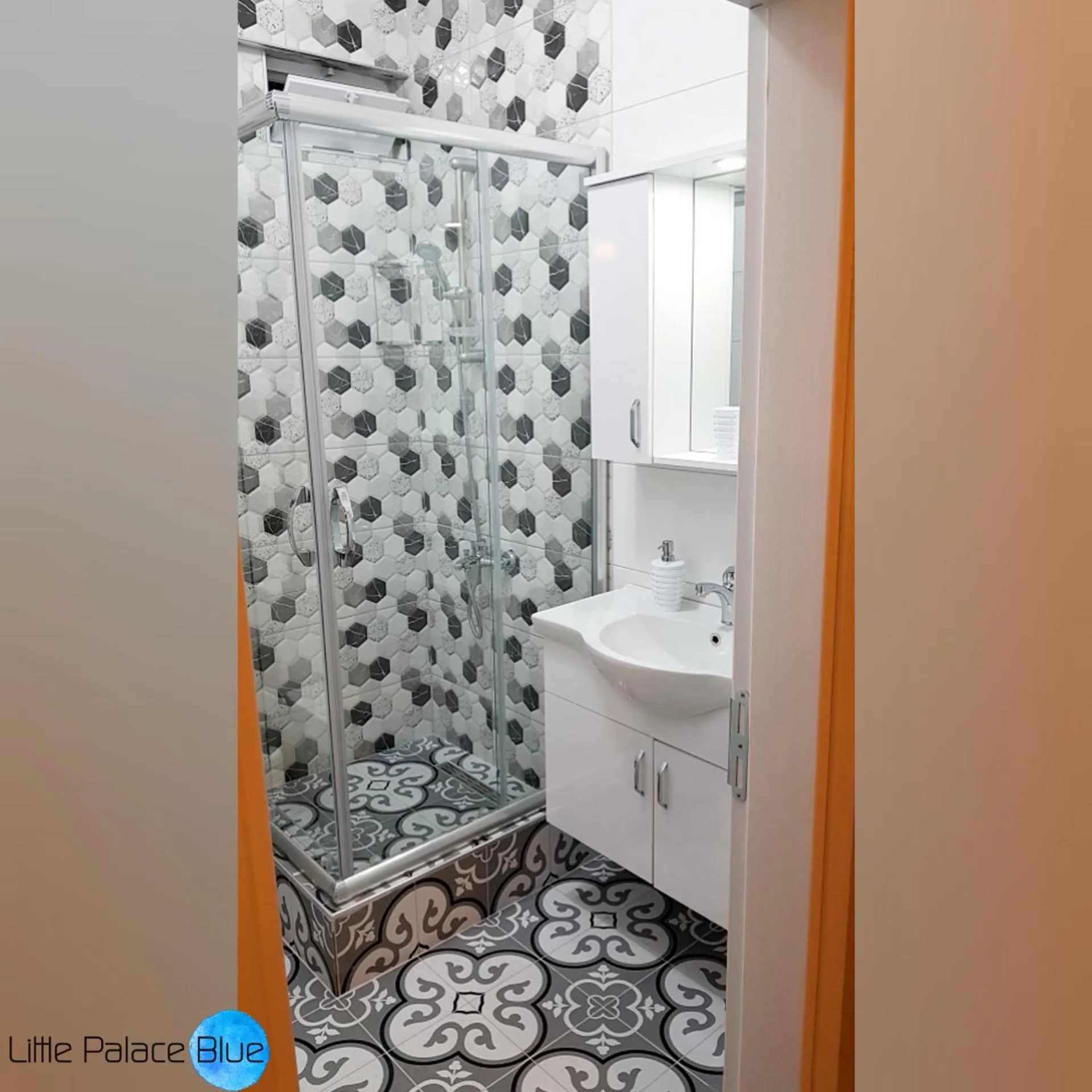 Bathroom in Little Palace Blue Apartment