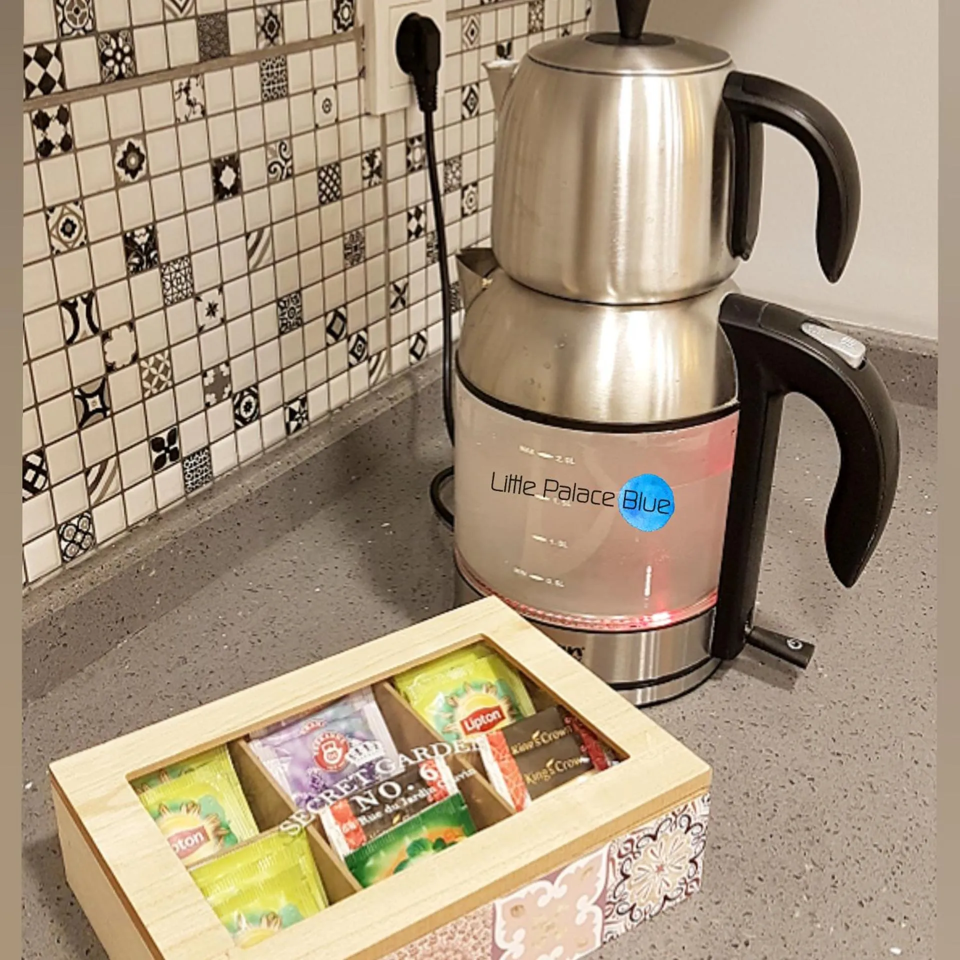 Coffee/tea facilities in Little Palace Blue Apartment