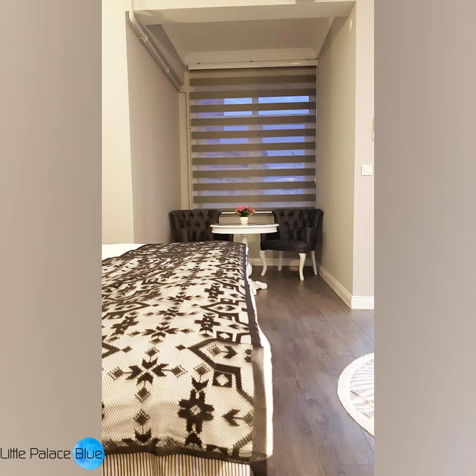 Bed in Little Palace Blue Apartment