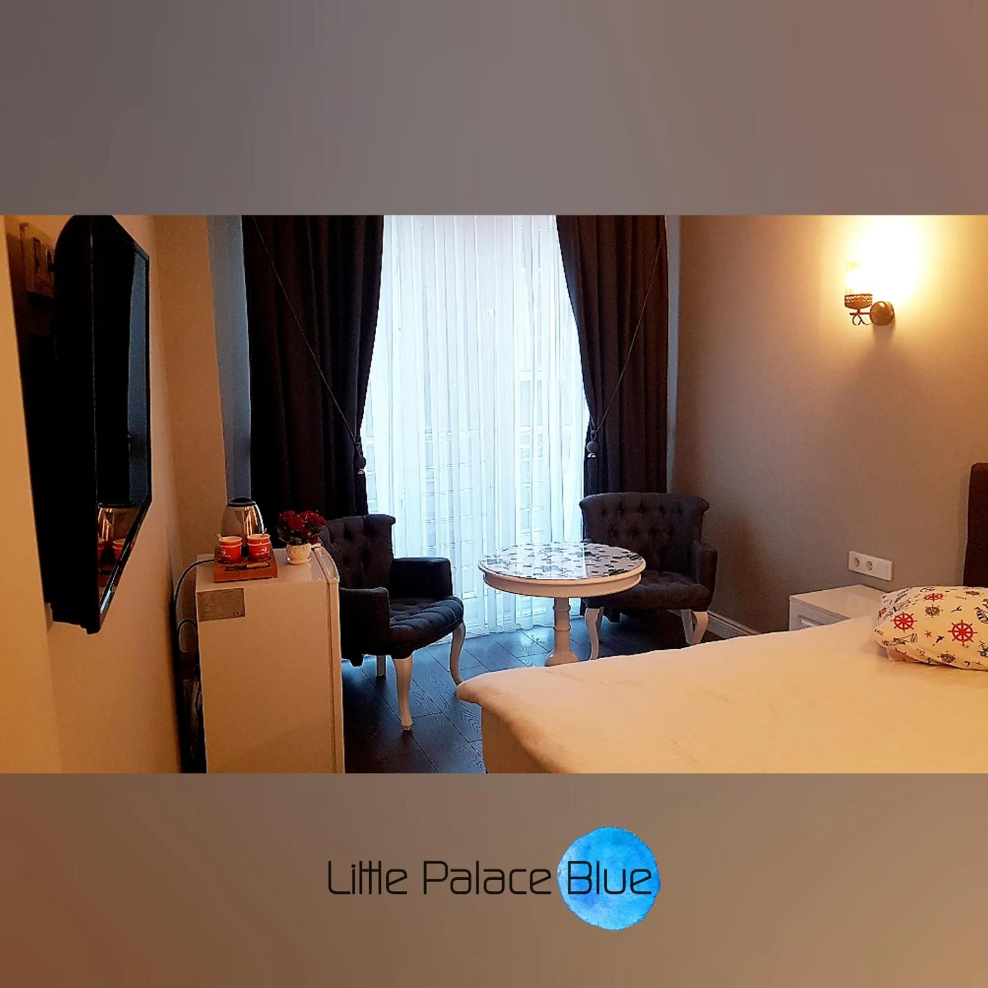 Dining area in Little Palace Blue Apartment