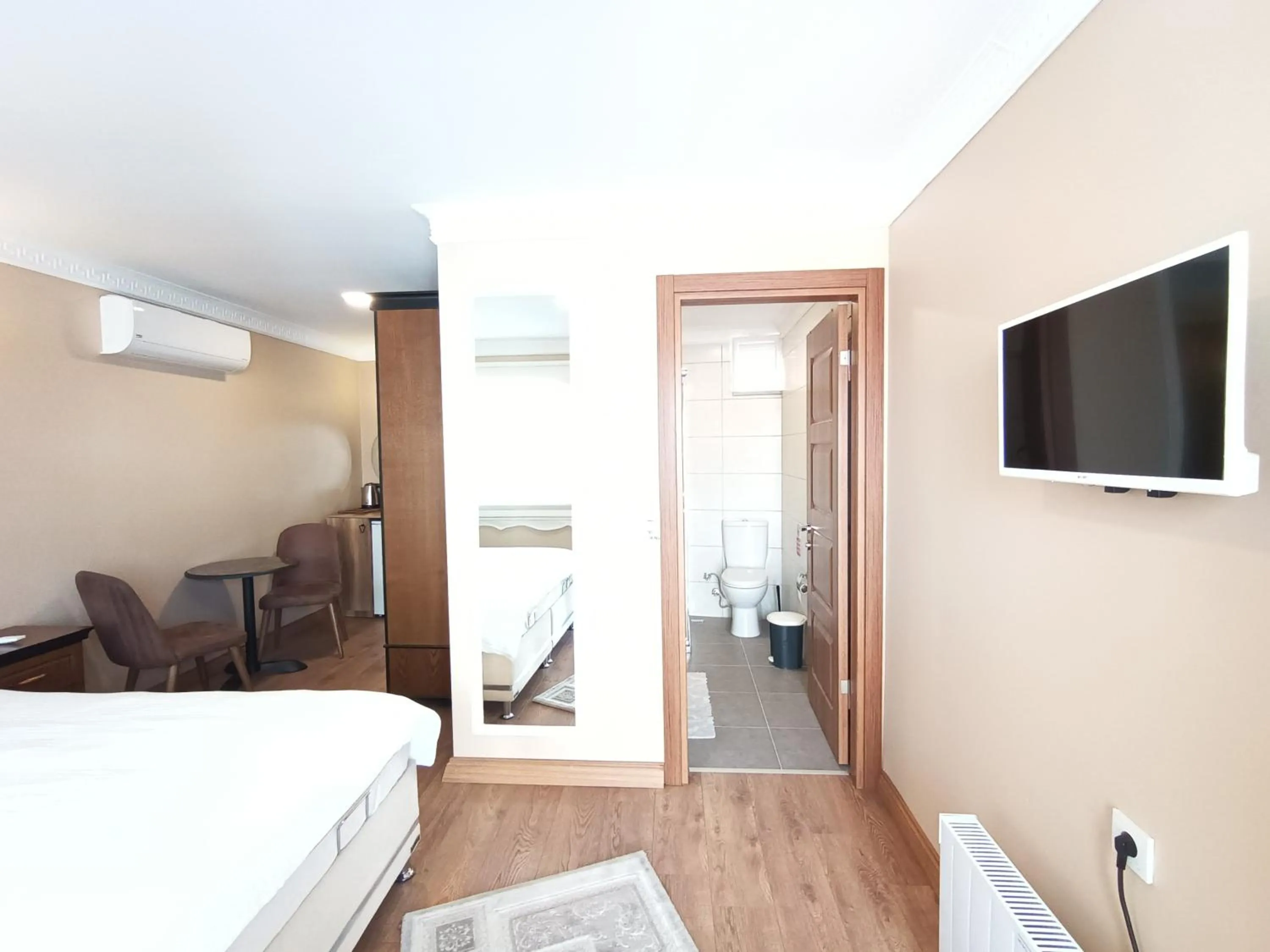 Photo of the whole room, Bed in Little Palace Blue Apartment