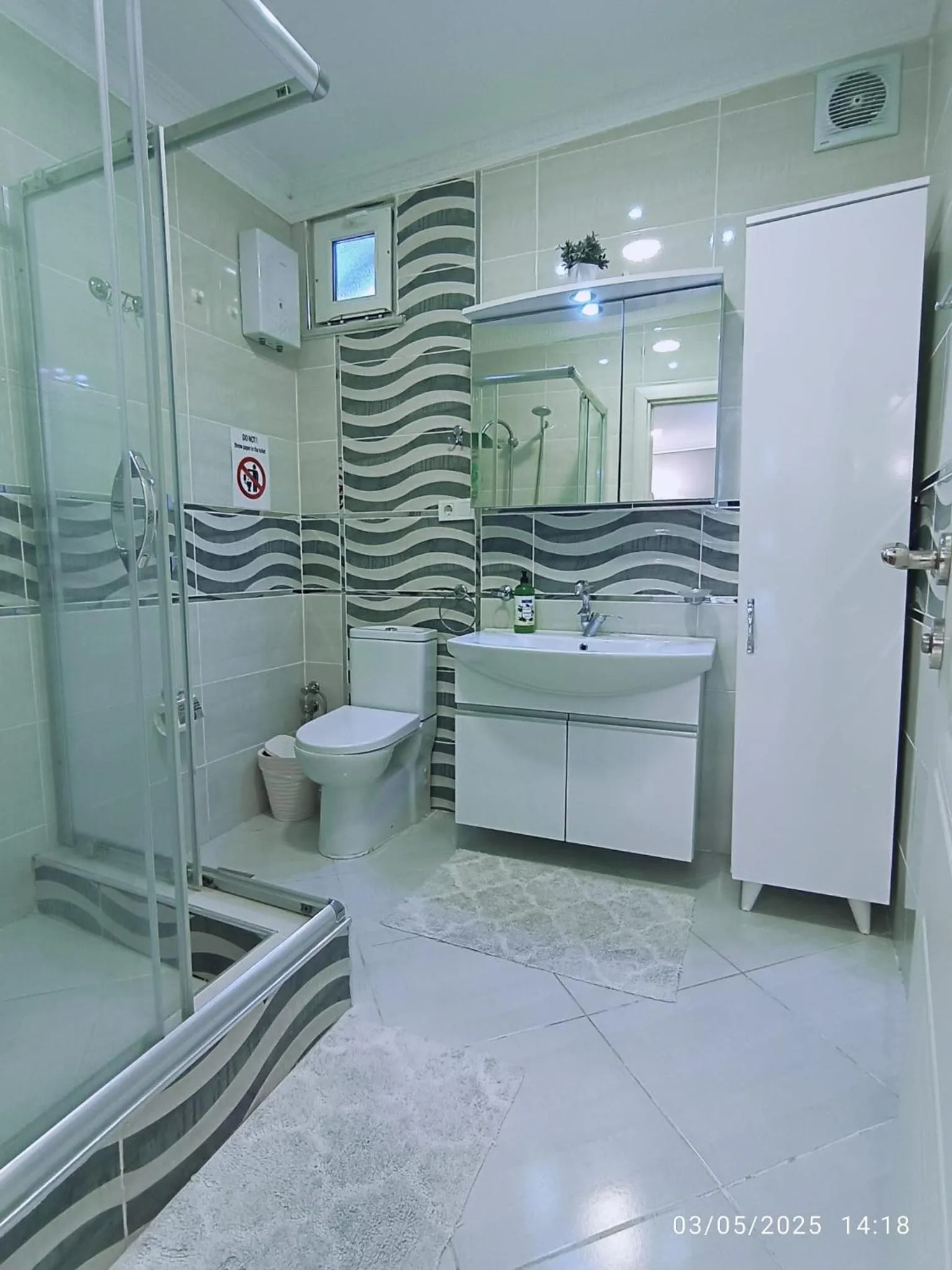 Bathroom in Little Palace Blue Apartment