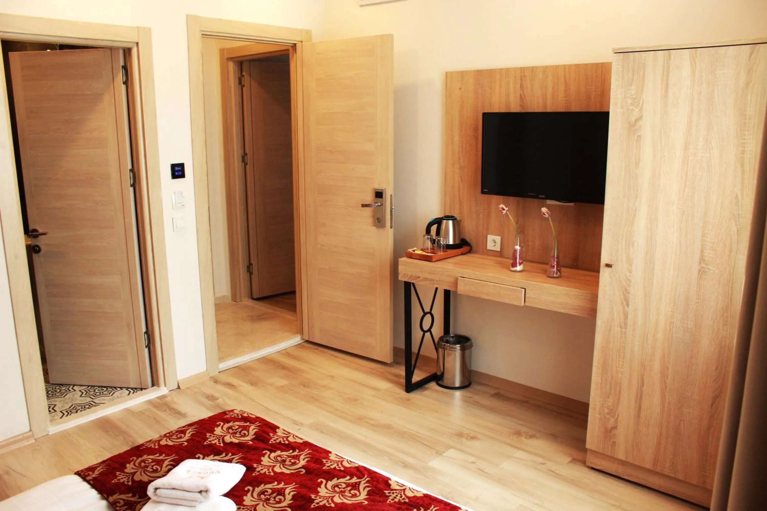 Communal lounge/ TV room, Bed in THE LAİLA HOTEL