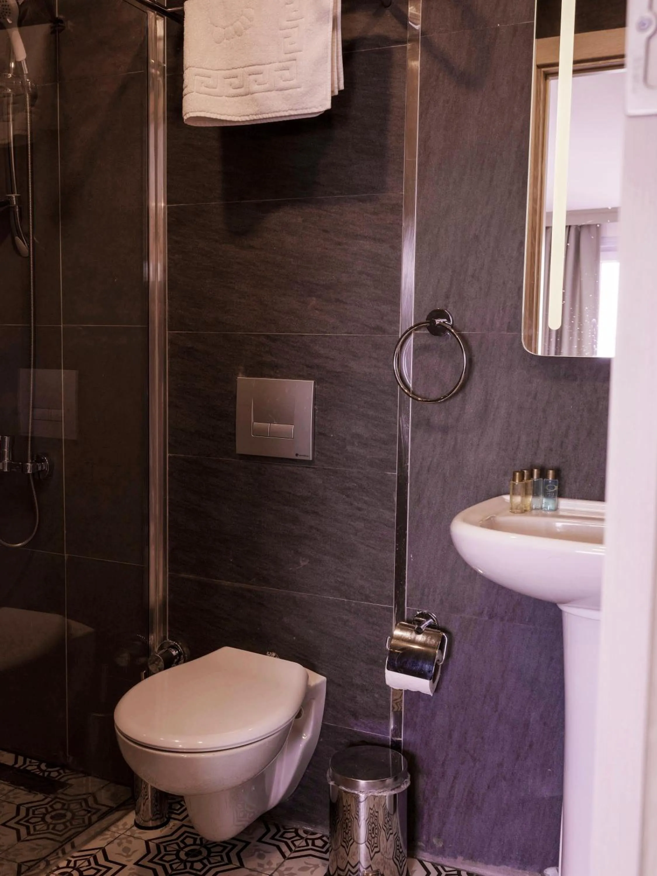 Bathroom in THE LAİLA HOTEL