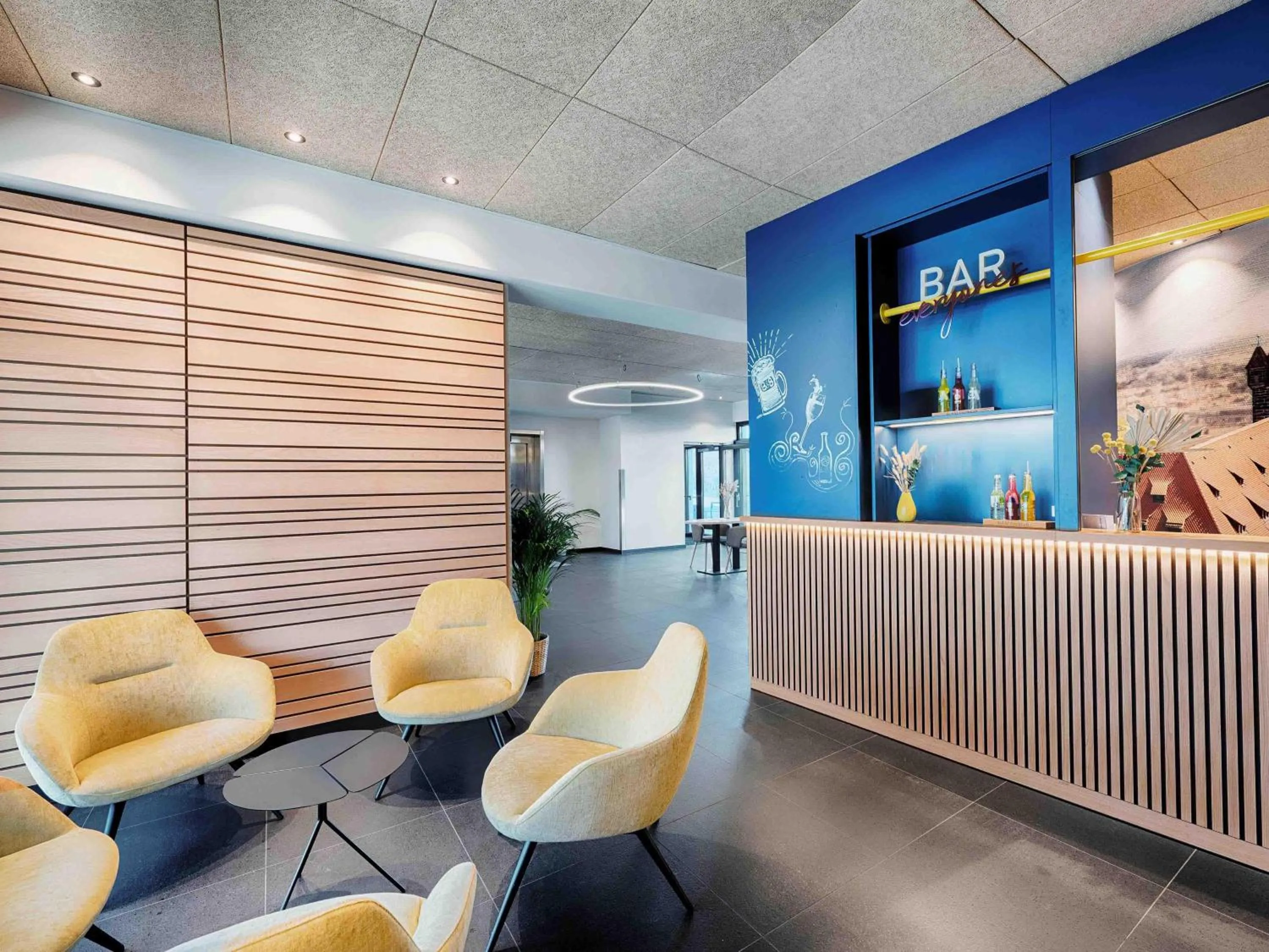 Lobby or reception in B&B Hotel Nürnberg-Plärrer