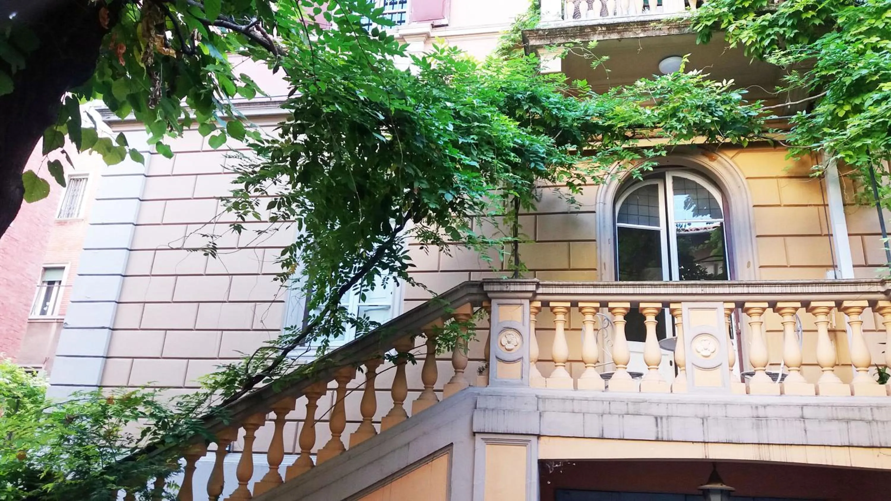 Facade/entrance in Tilia