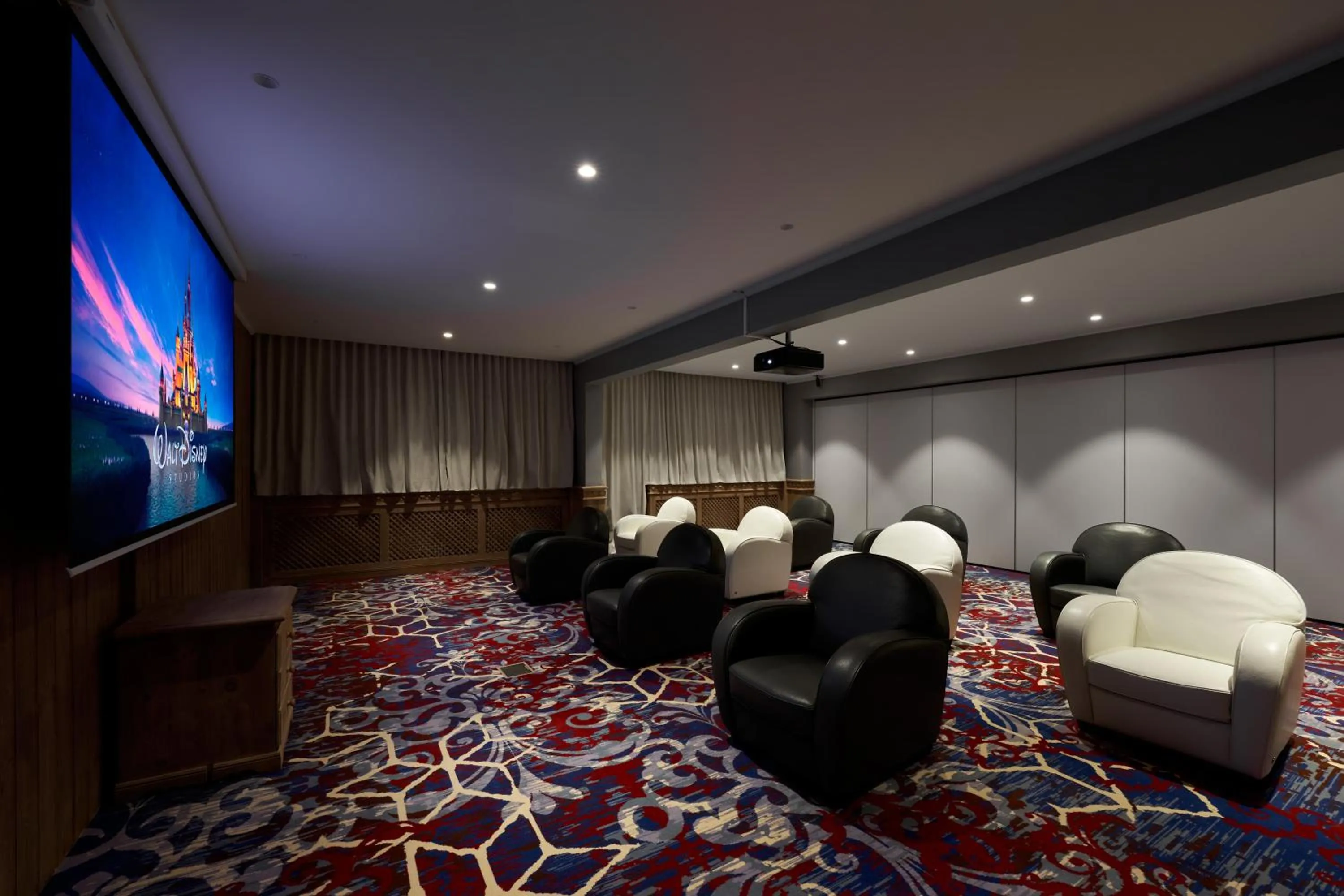 TV and multimedia in Hotel Annapurna