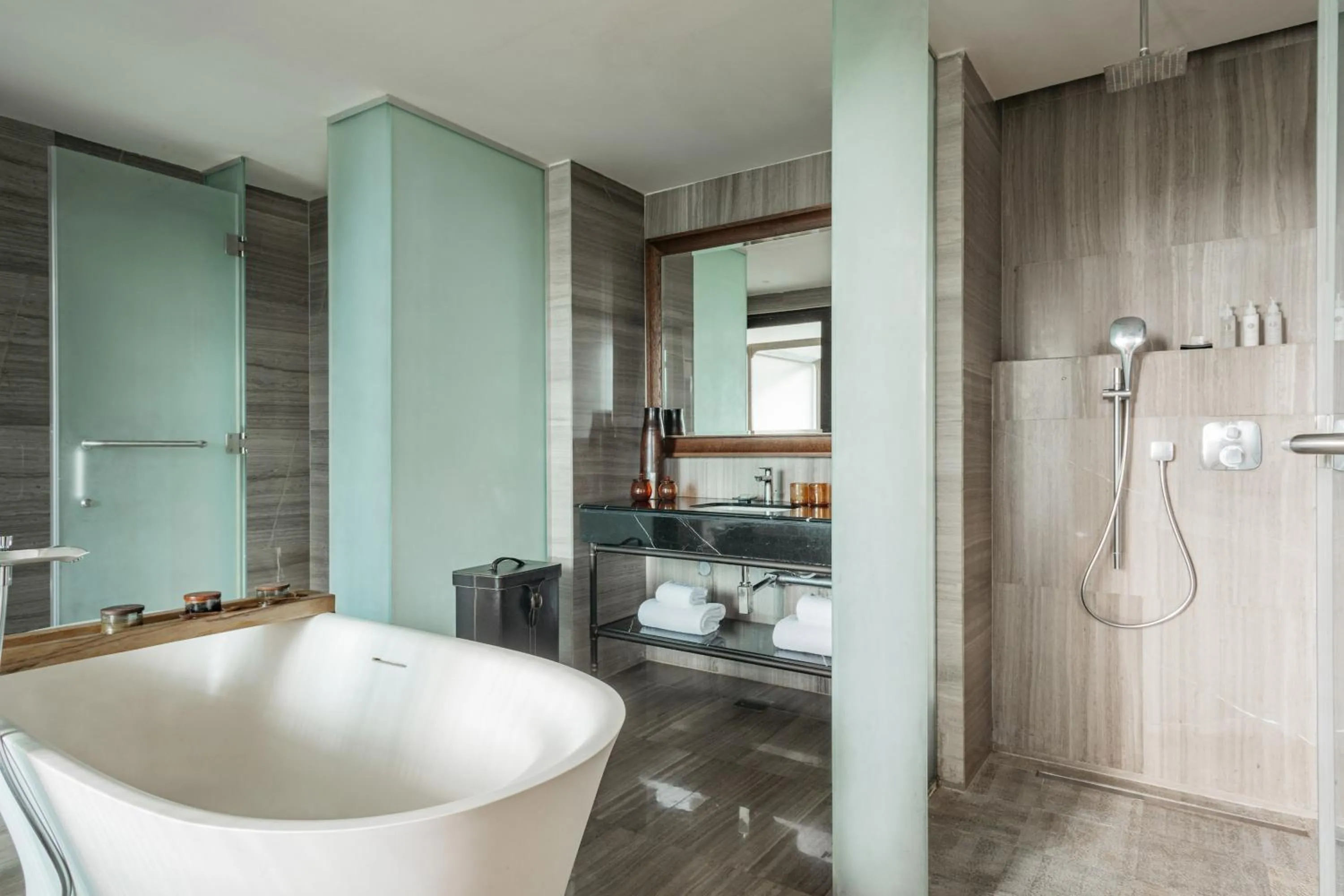 Shower in Gran Melia Arusha