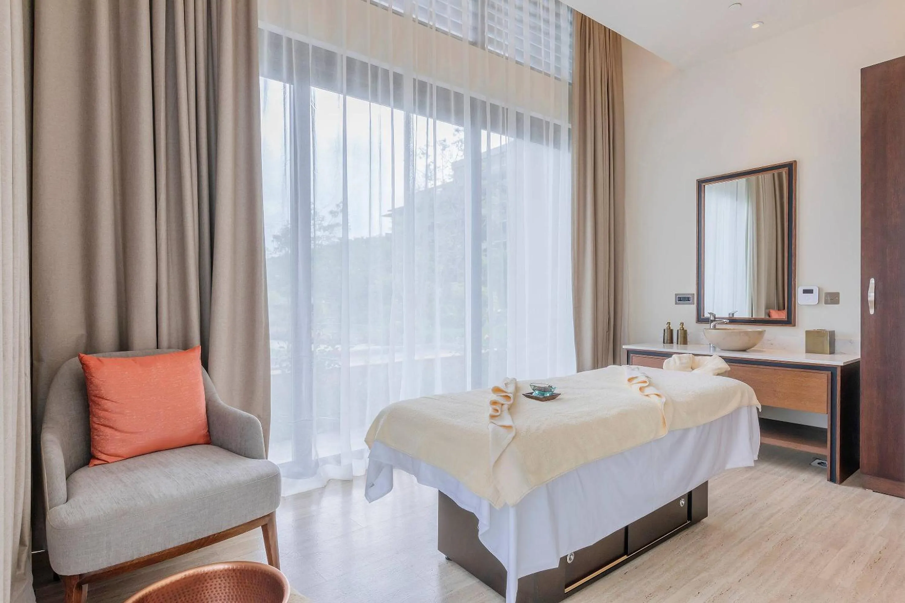 Bed in Gran Meliá Arusha