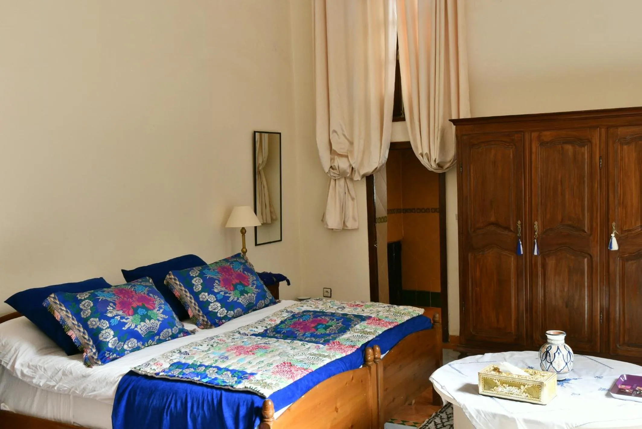 Bed in Riad AlKATIB Meknès