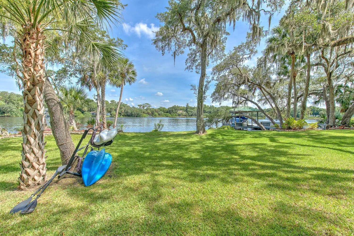Natural landscape in Riverbend Retreat Fla