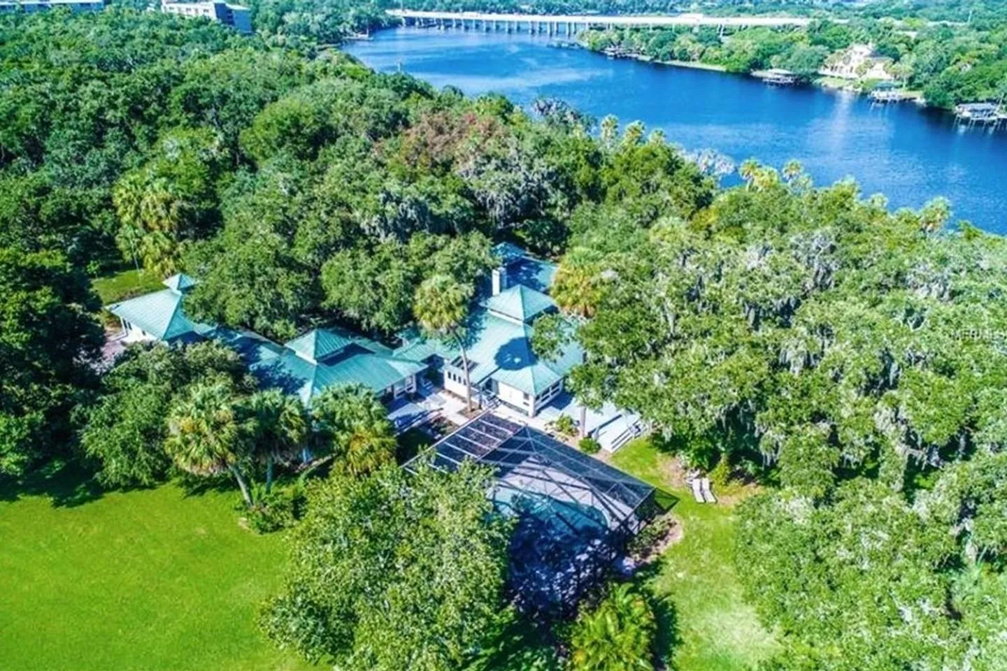 Bird's eye view in Riverbend Retreat Fla