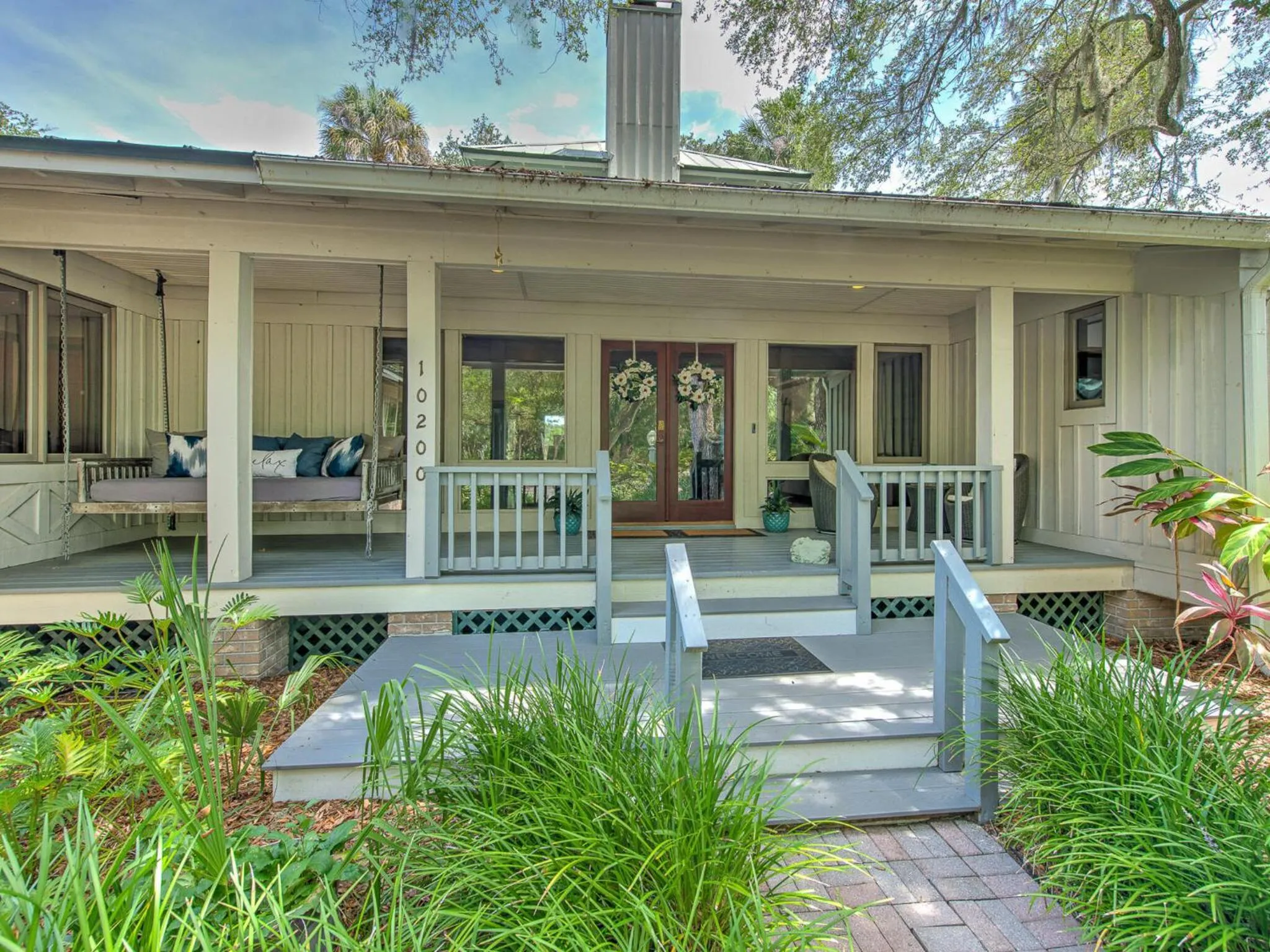 Property building in Riverbend Retreat Fla