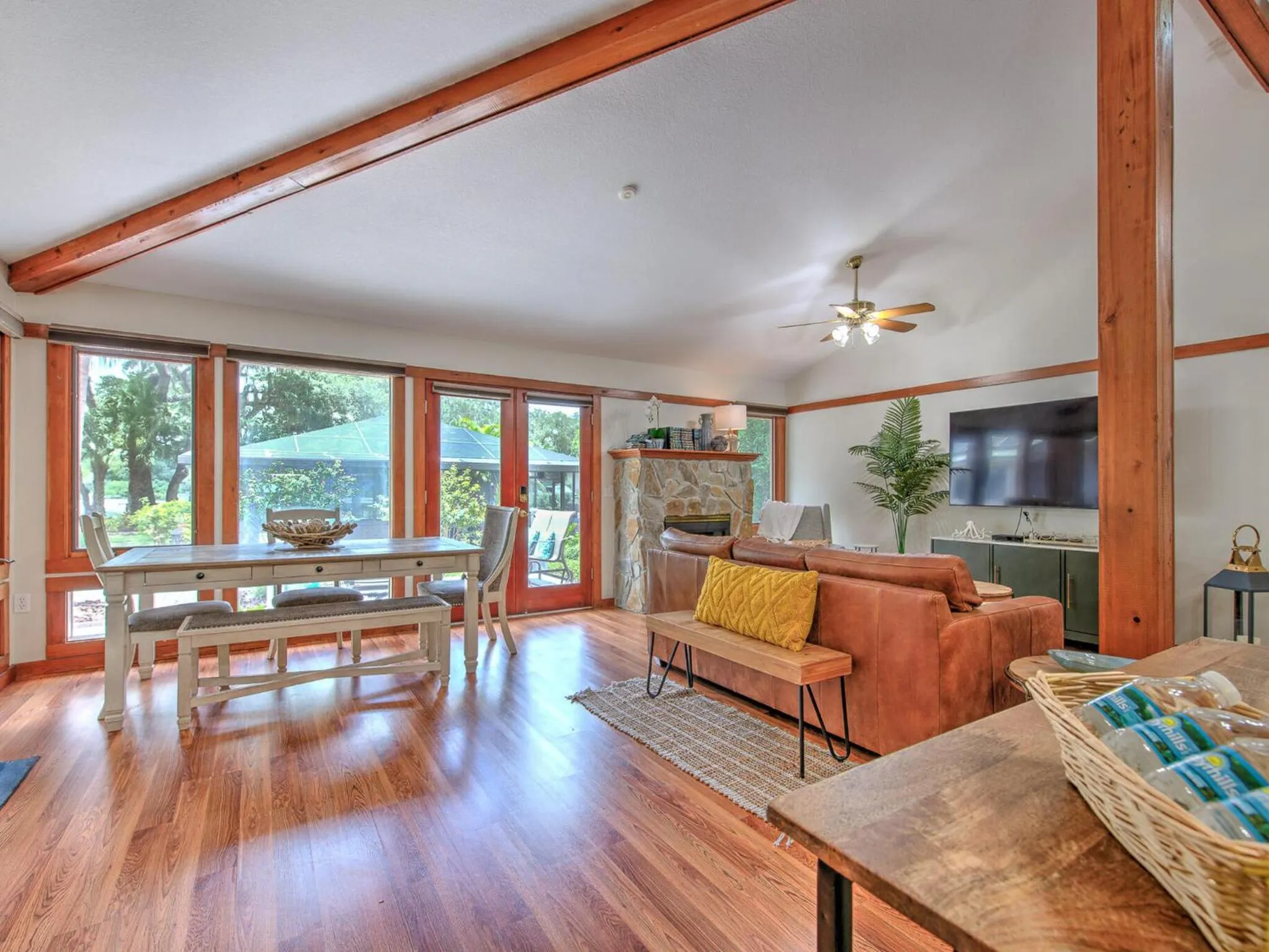 TV and multimedia in Riverbend Retreat Fla