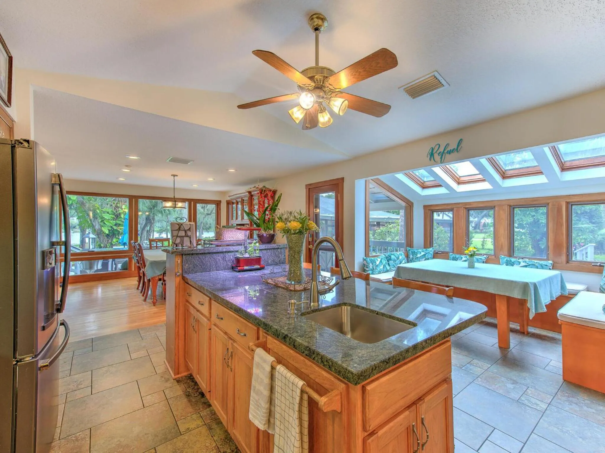 Kitchen or kitchenette in Riverbend Retreat Fla