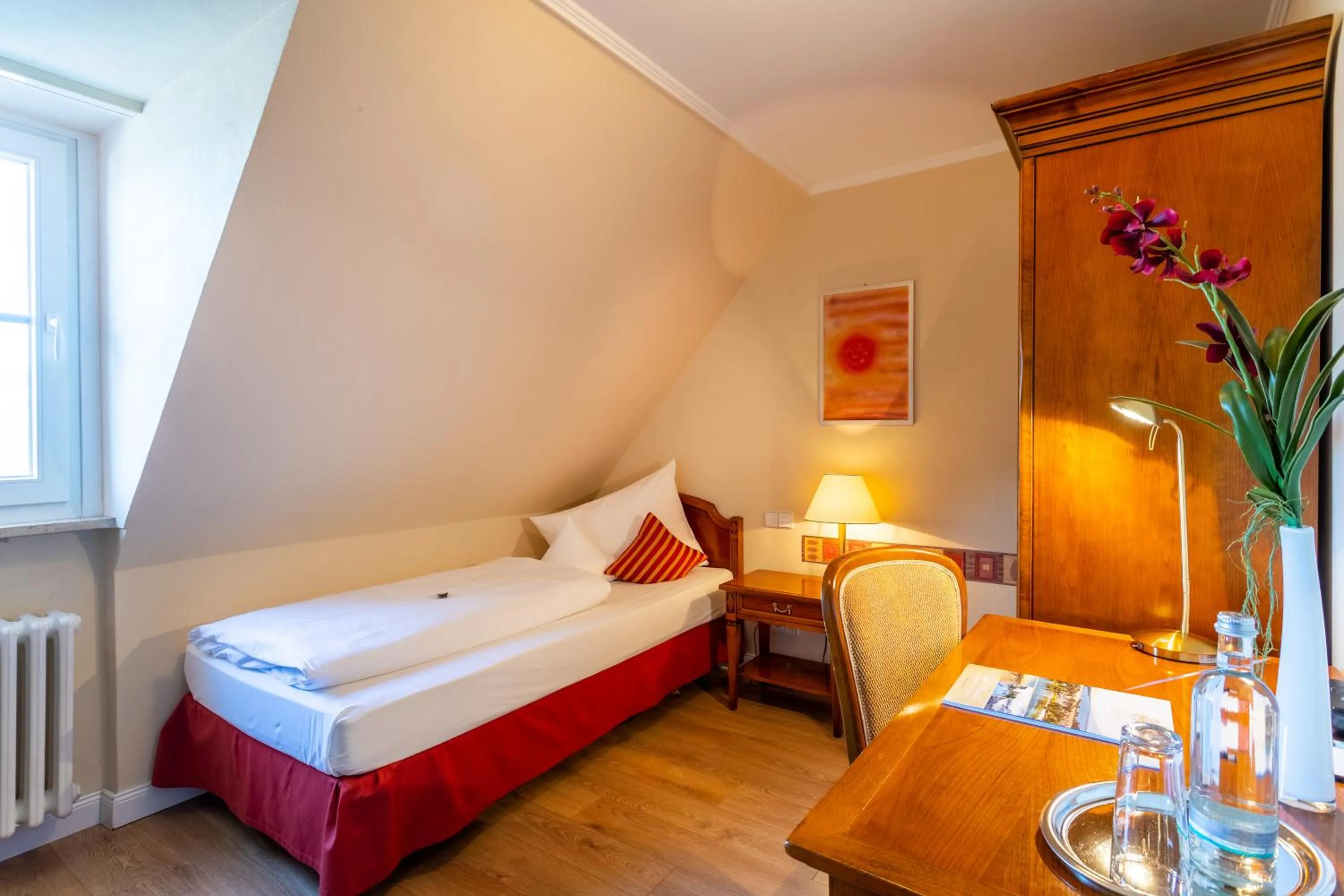 Photo of the whole room, Bed in Hotel Schloss Rheinfels