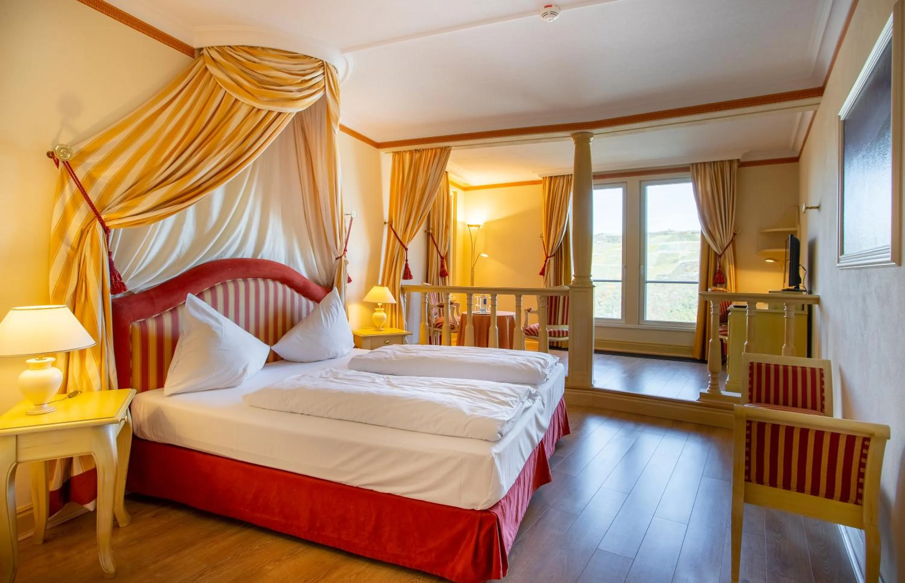 Photo of the whole room, Bed in Hotel Schloss Rheinfels