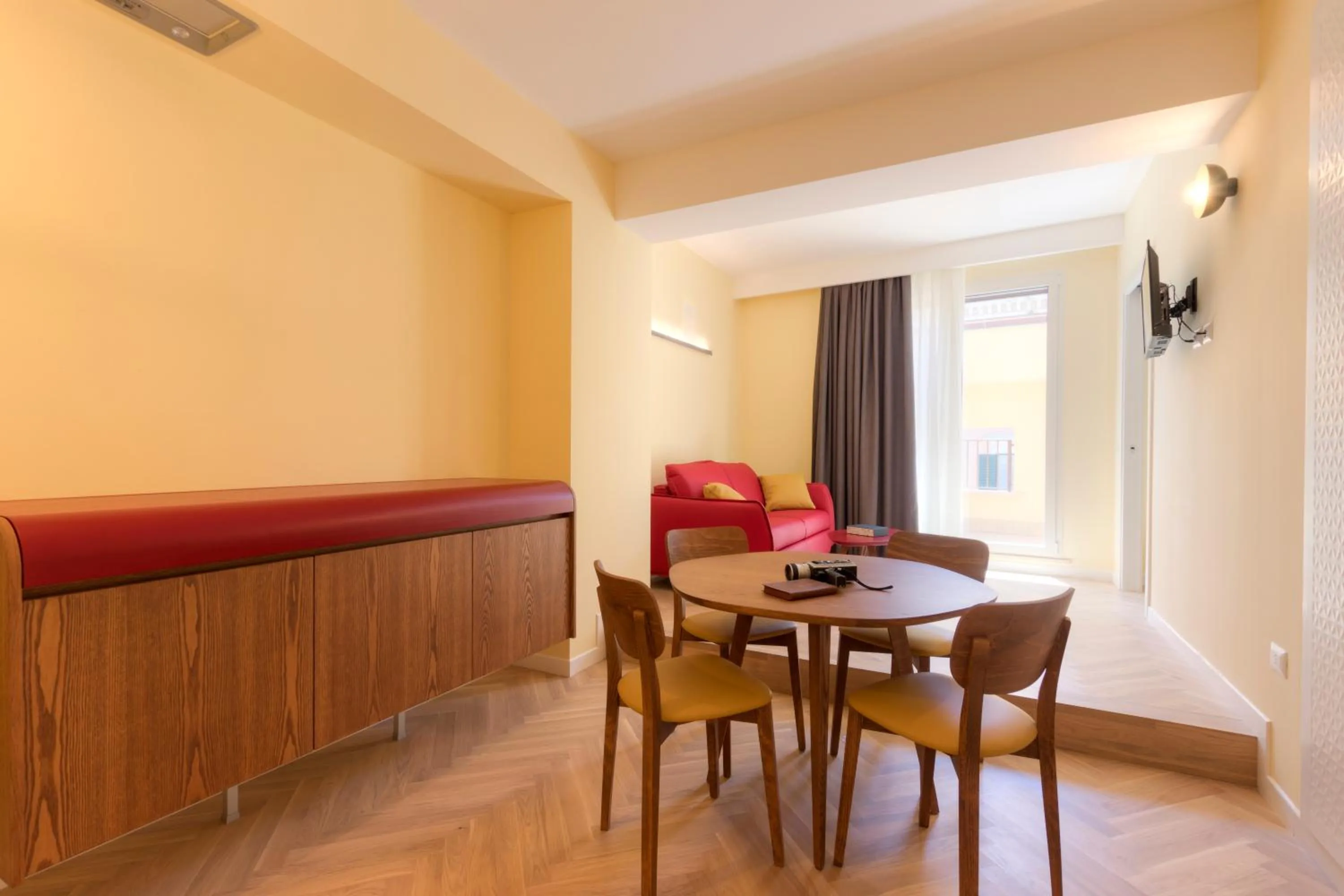 Dining area in Metropolitan Suites