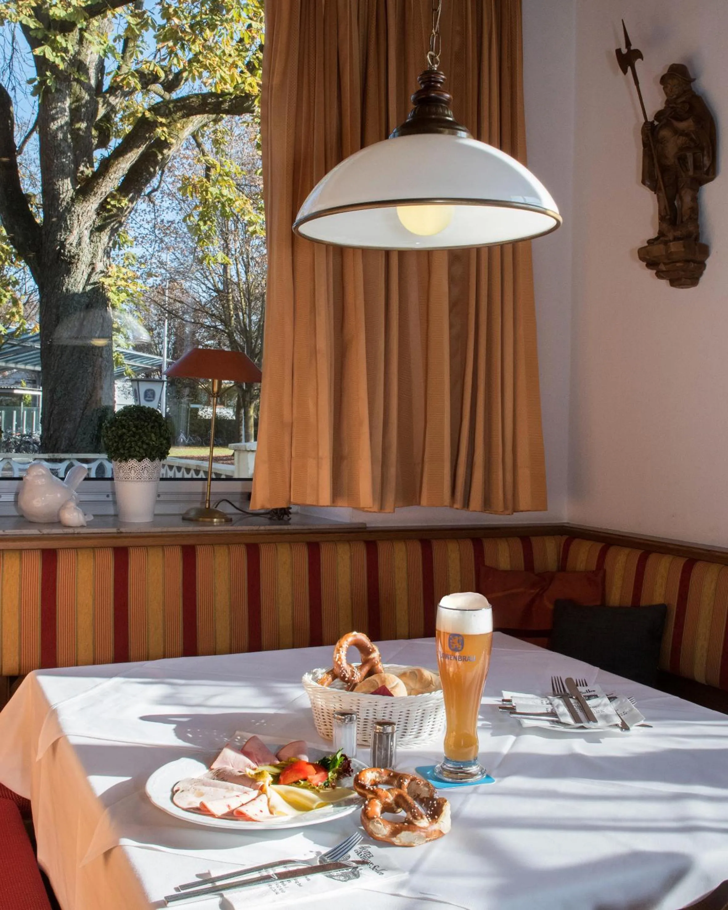 Restaurant/places to eat in Hotel und Gasthof Soller