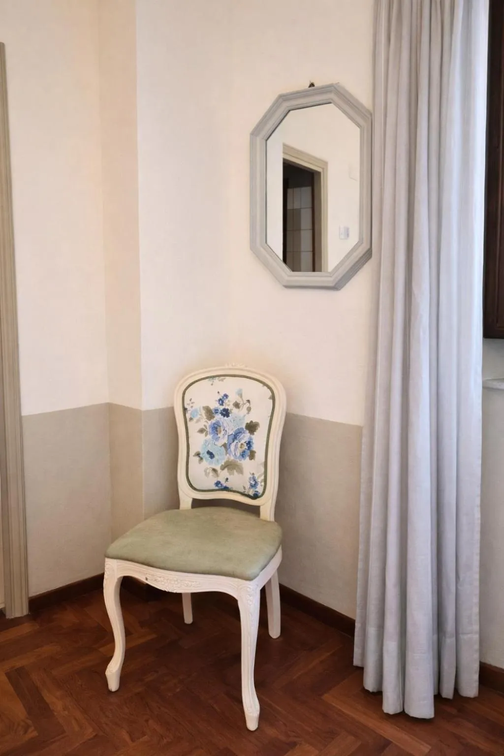 Decorative detail in Albergo Le Terme