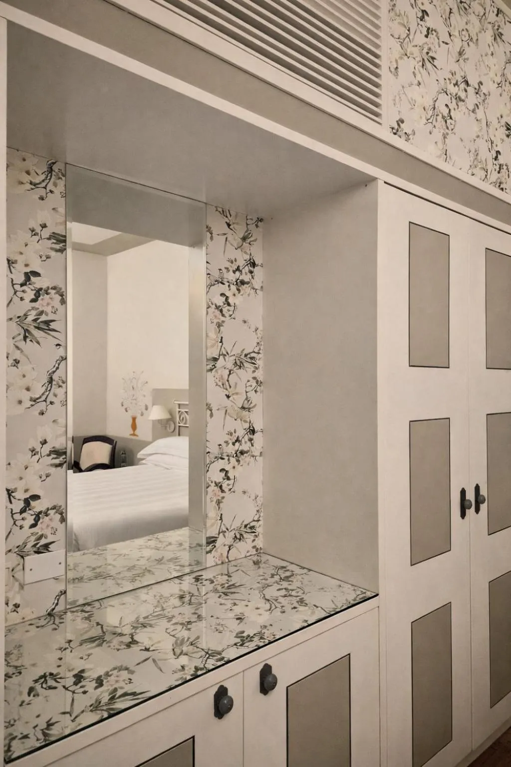 Decorative detail in Albergo Le Terme