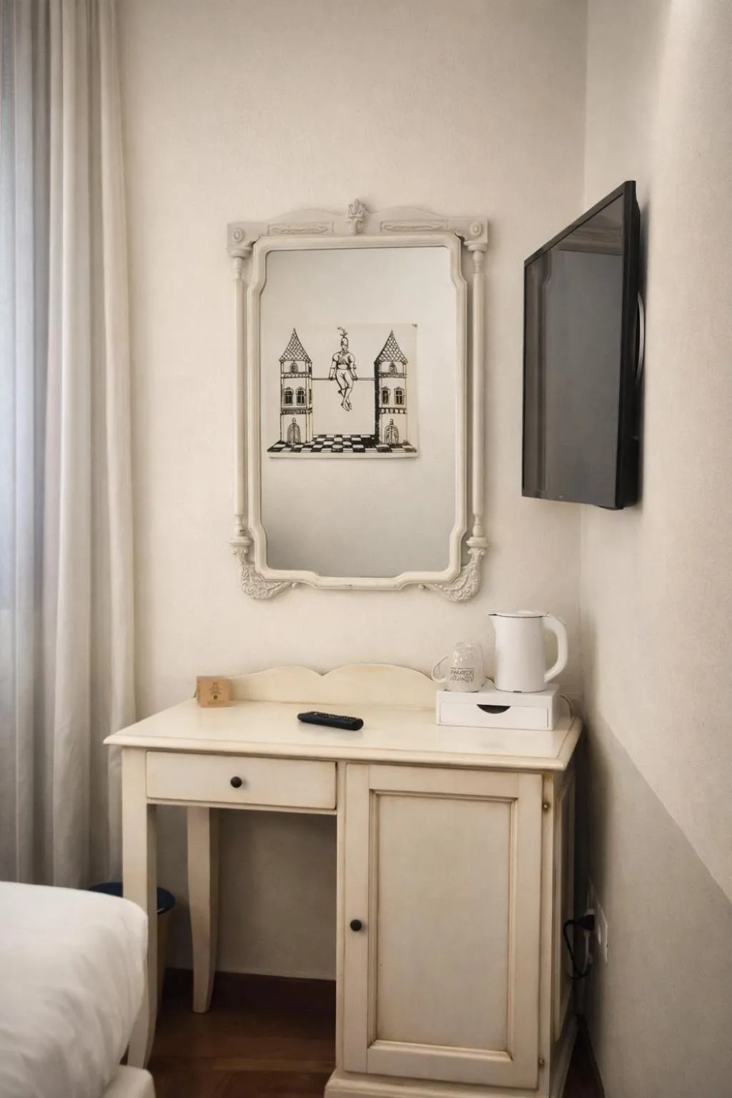 Decorative detail, Bed in Albergo Le Terme