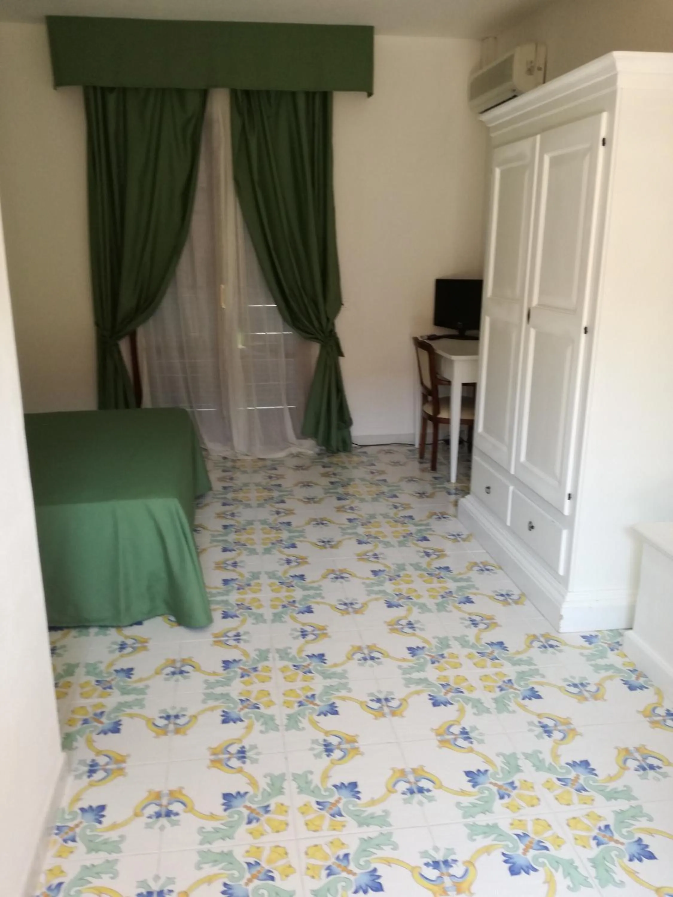 Photo of the whole room, Bed in Hotel Residence Villa San Giovanni