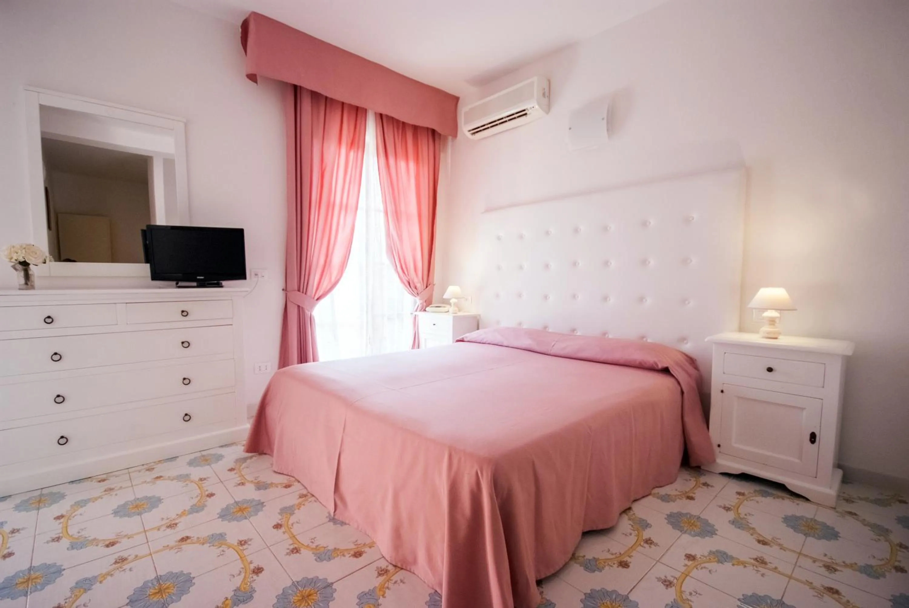 Photo of the whole room, Bed in Hotel Residence Villa San Giovanni