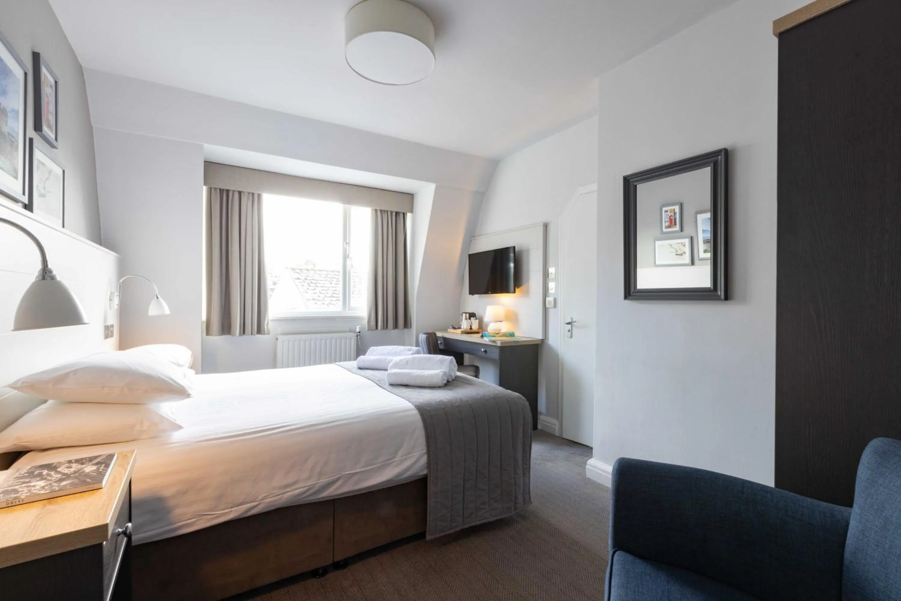 Bedroom in Ship and Castle Hotel