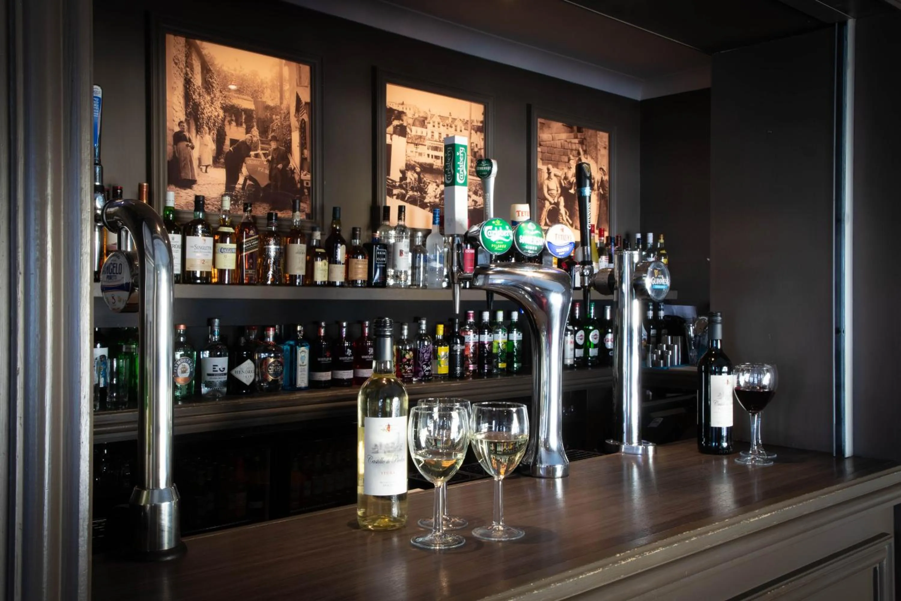 Lounge or bar in Ship and Castle Hotel