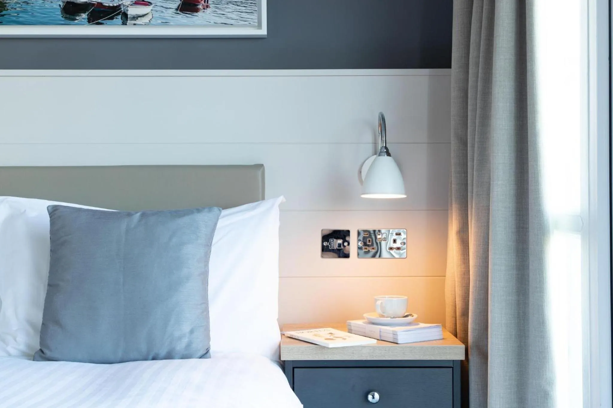 Bed in Ship and Castle Hotel