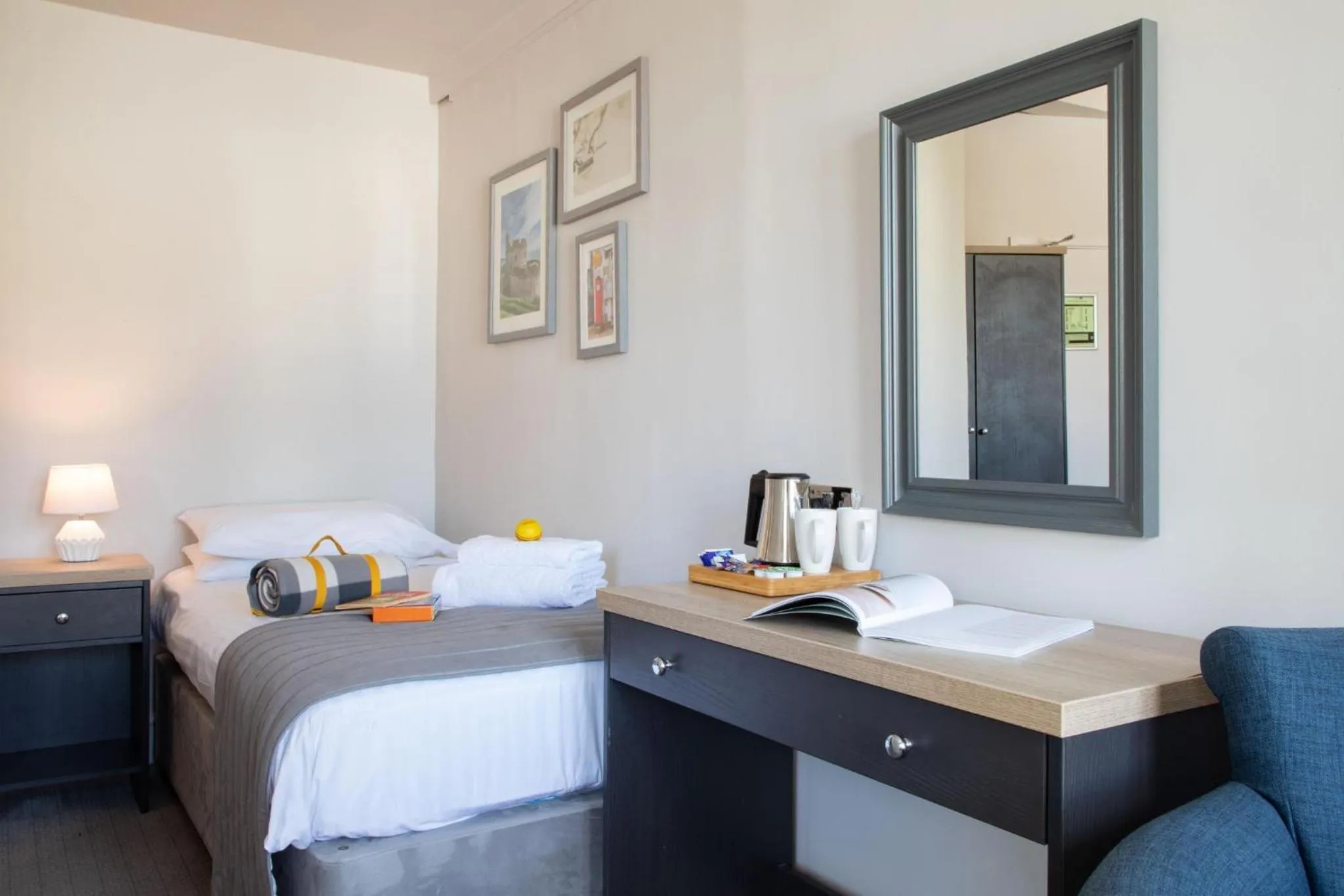 Bed in Ship and Castle Hotel