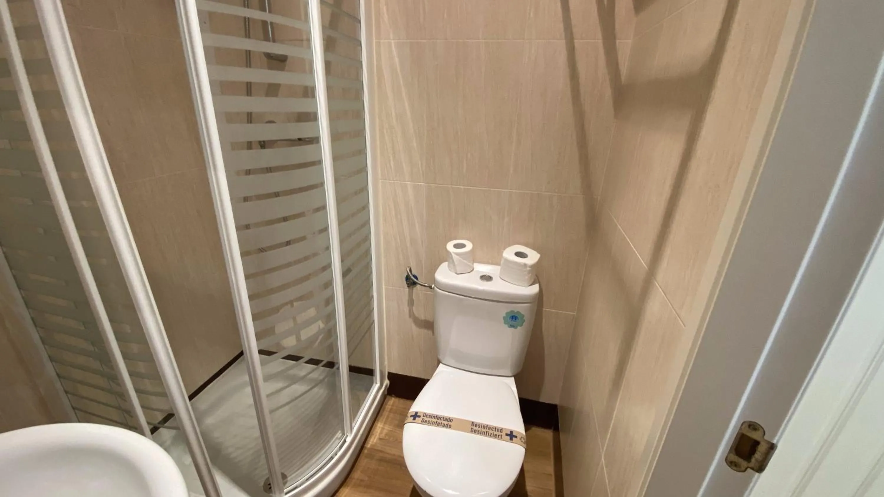 Toilet in INSIDEHOME Valladolid Centro -Hab con baño privado en el centro y OPCION DE PARKING-