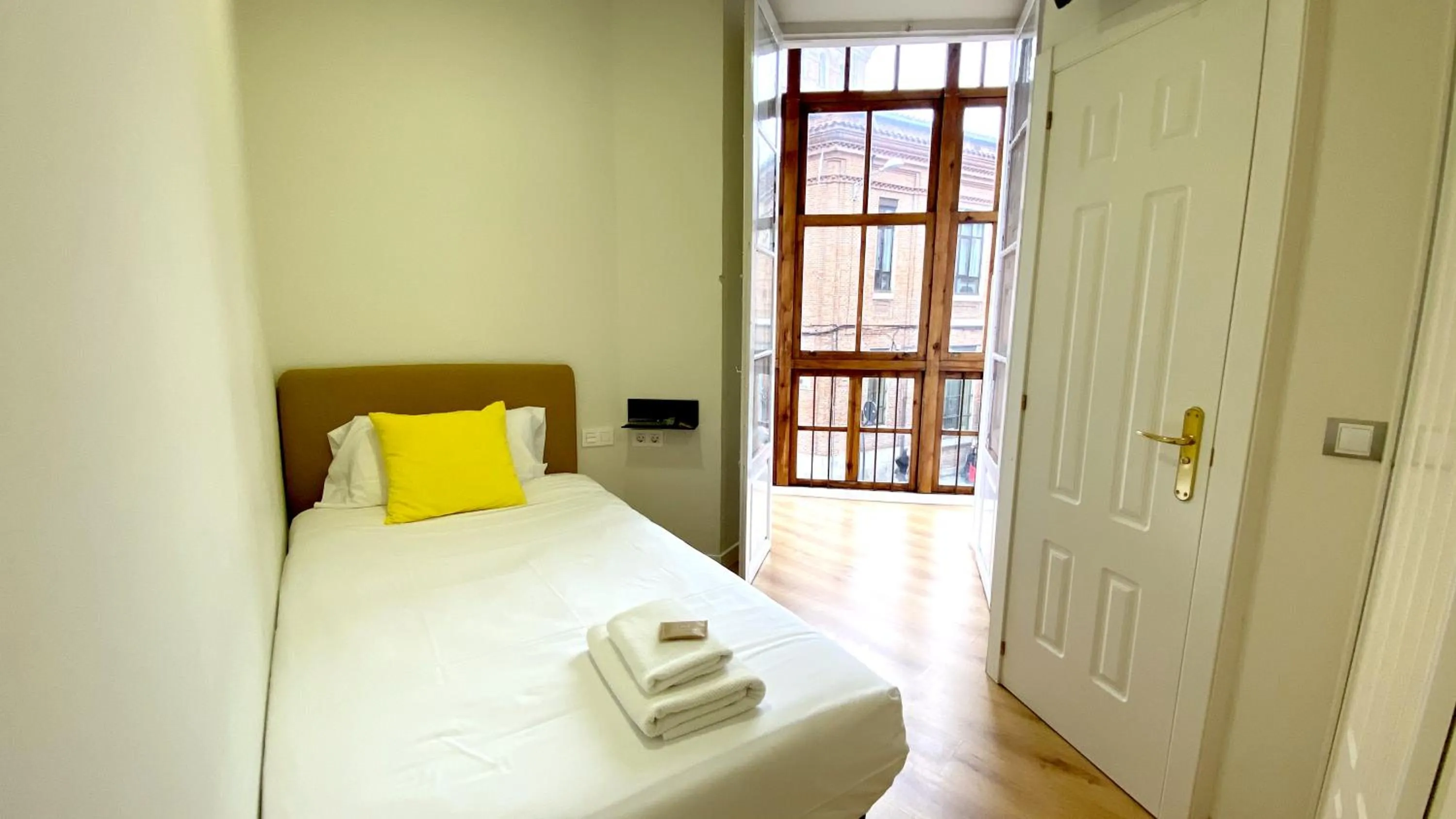 Bed in INSIDEHOME Valladolid Centro -Hab con baño privado en el centro y OPCION DE PARKING-