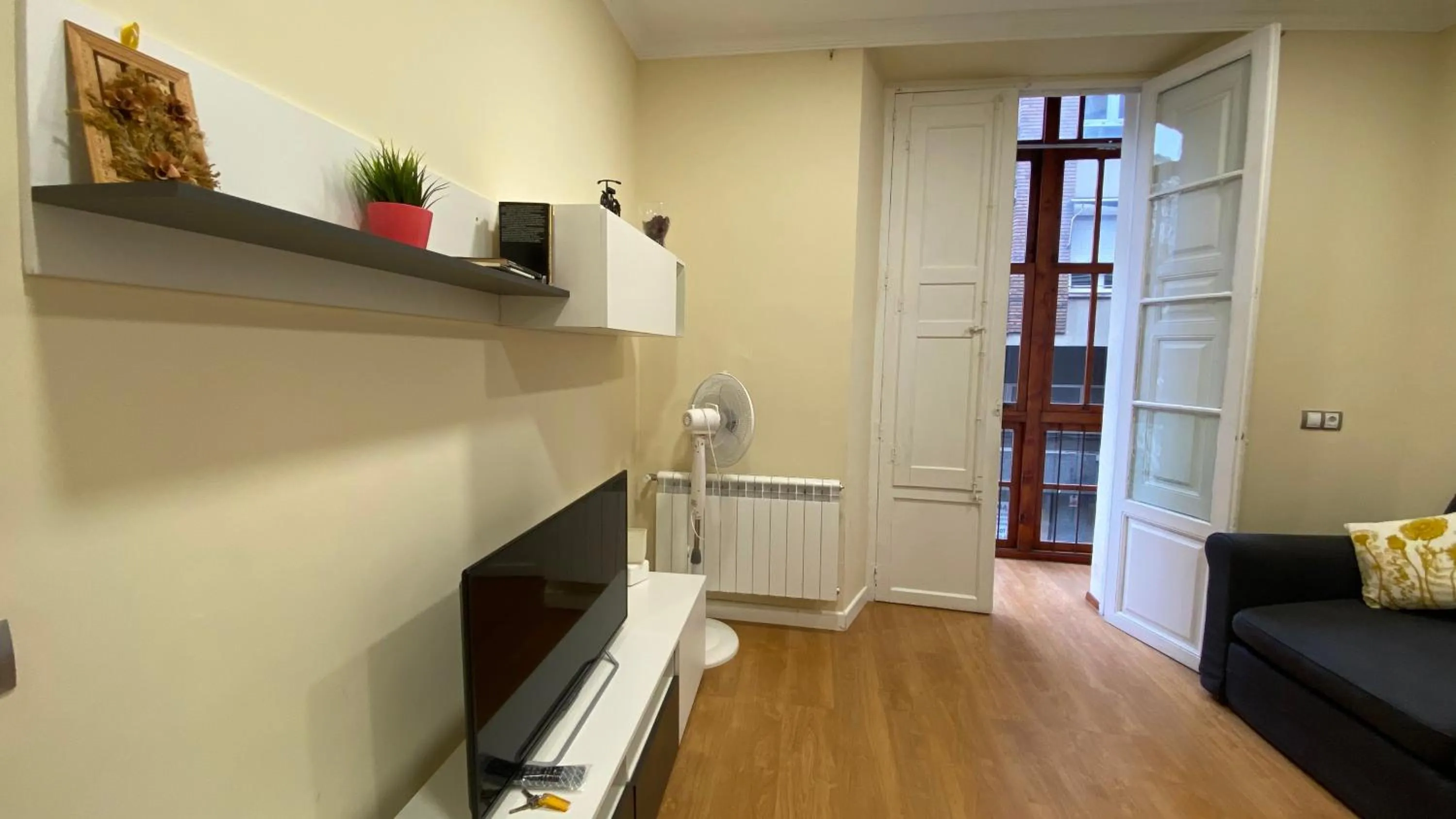 TV and multimedia in INSIDEHOME Valladolid Centro -Hab con baño privado en el centro y OPCION DE PARKING-