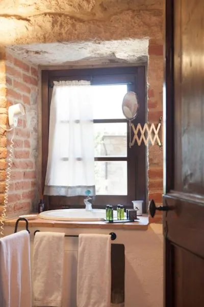 Toilet in Tenuta Di Canonica