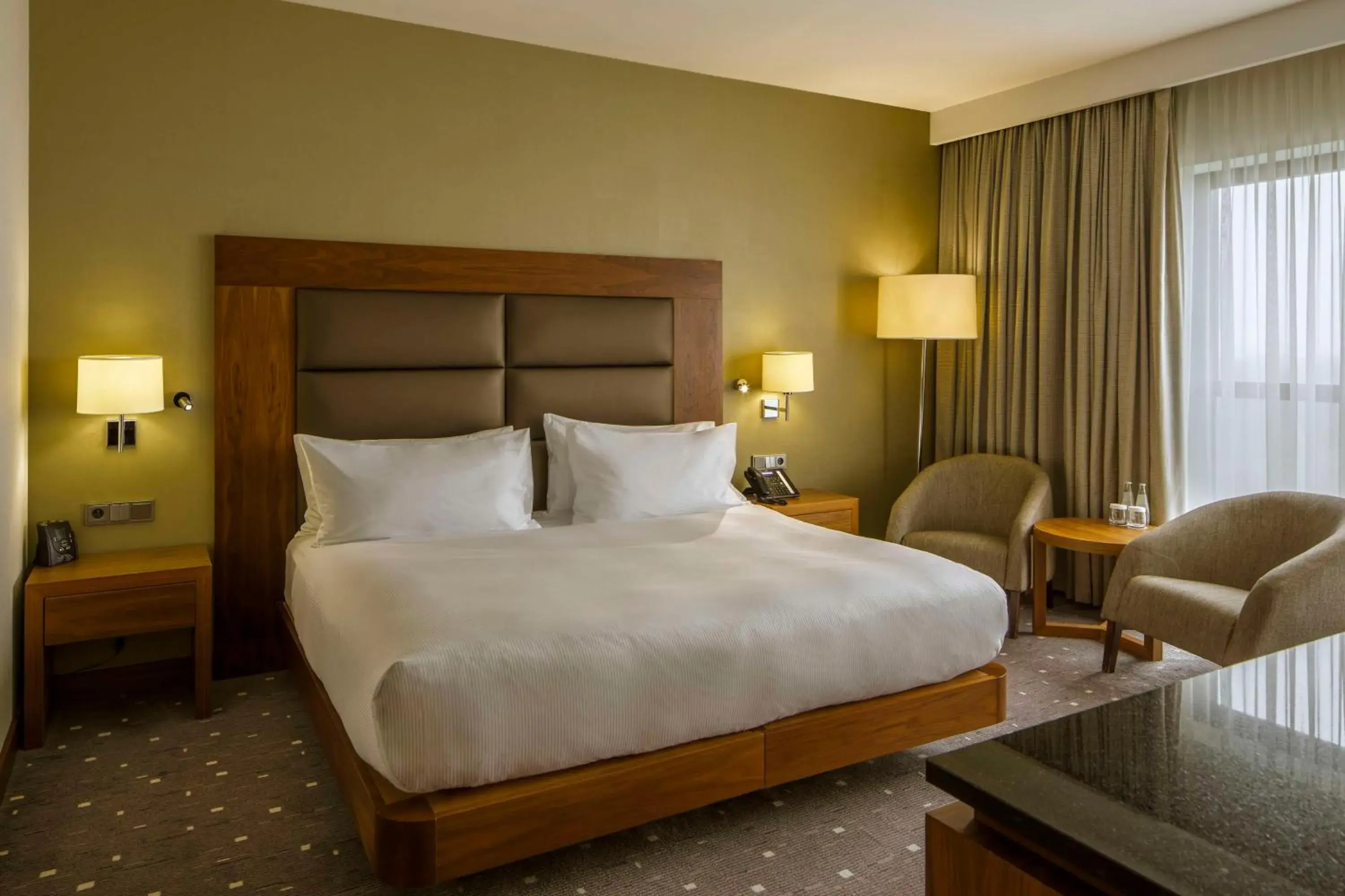 King Guest Room in DoubleTree by Hilton Łódź King Guest Room in DoubleTree by Hilton Łódź