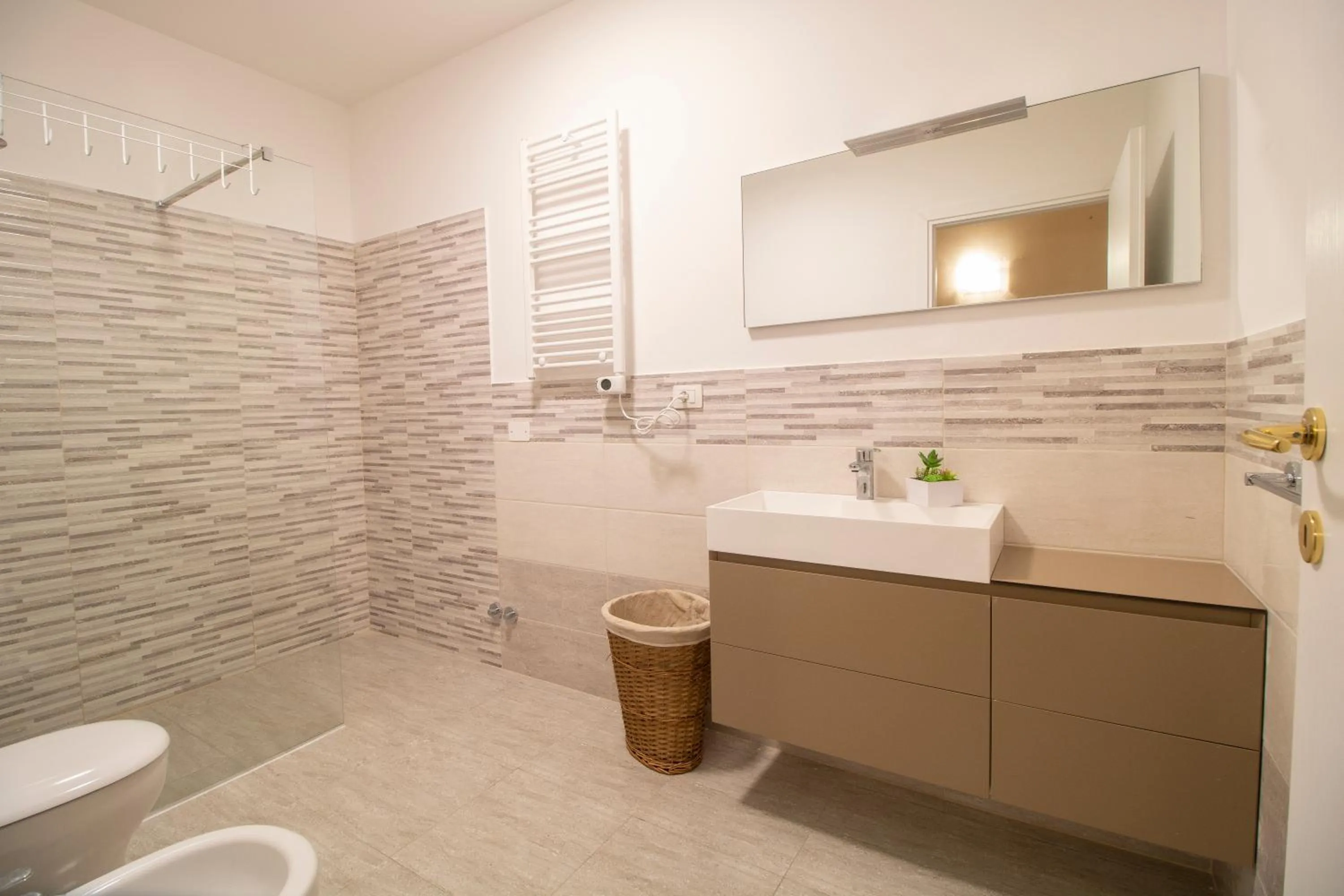 Shower in Villa Gelsomino Garden