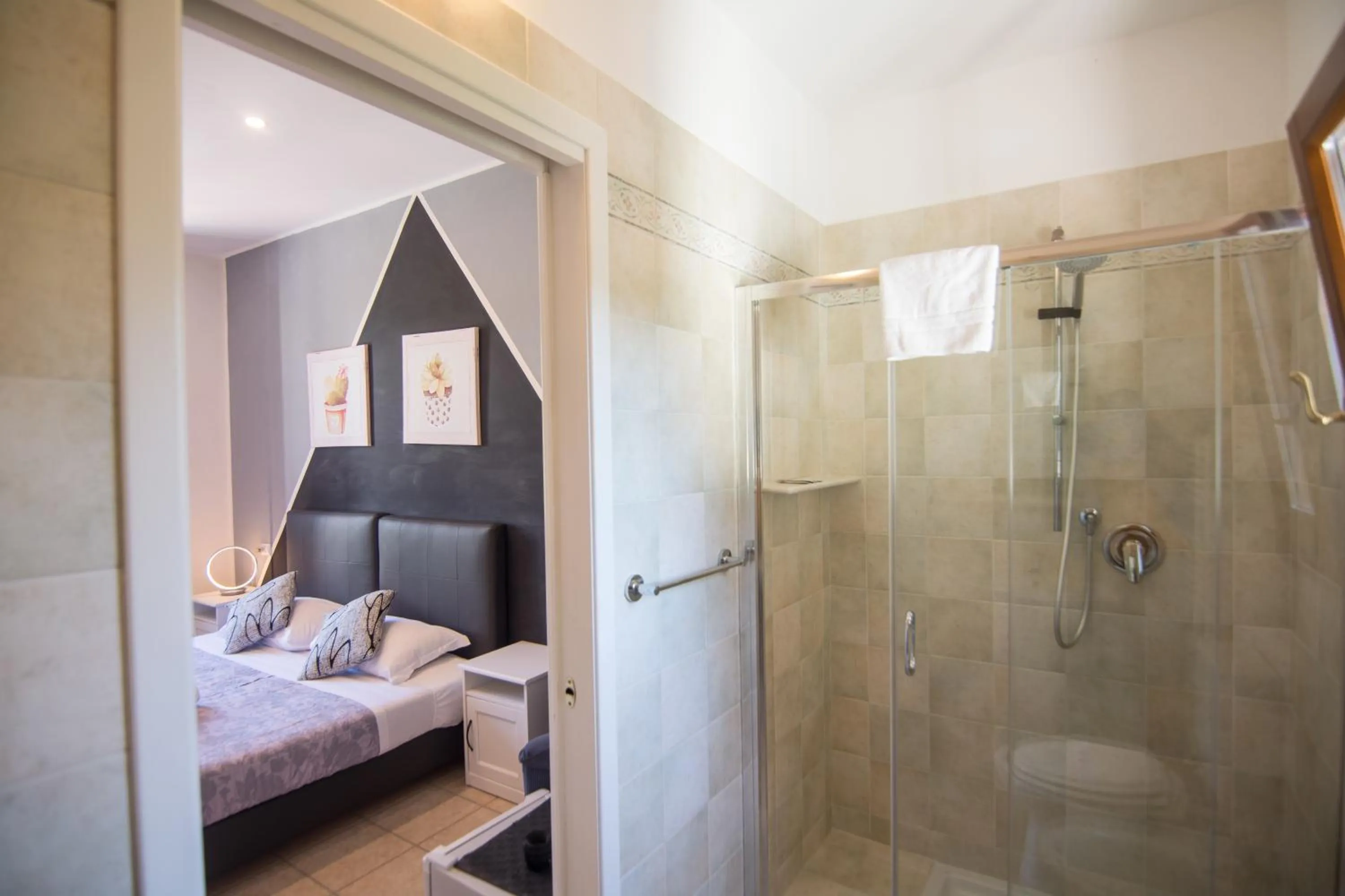 Bathroom, Bed in Villa Gelsomino Garden