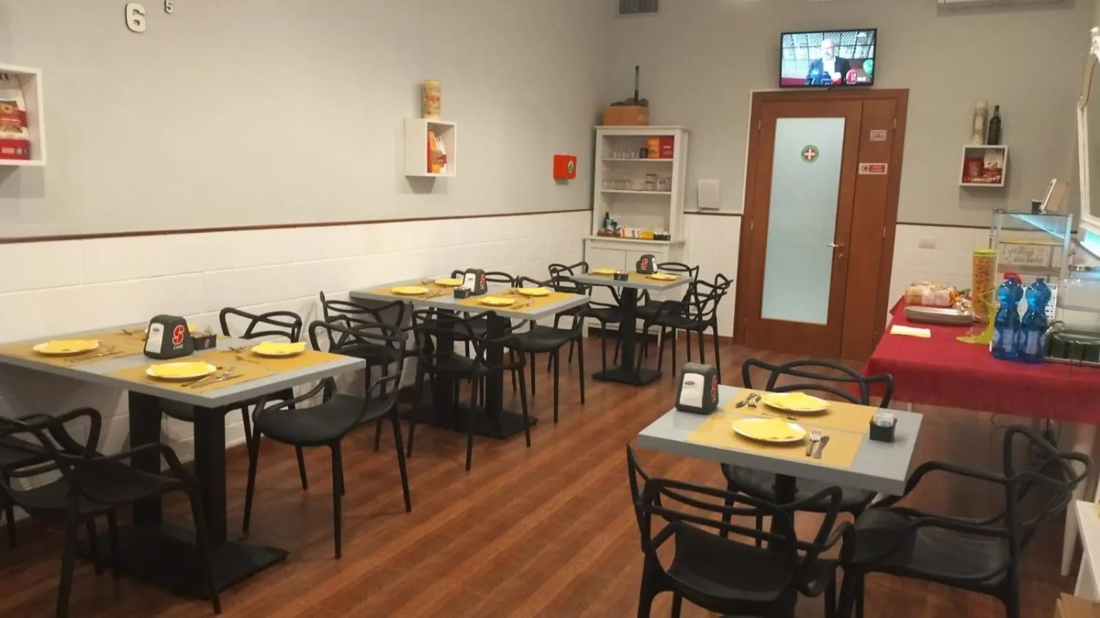 Restaurant/places to eat in Villa Gelsomino Garden