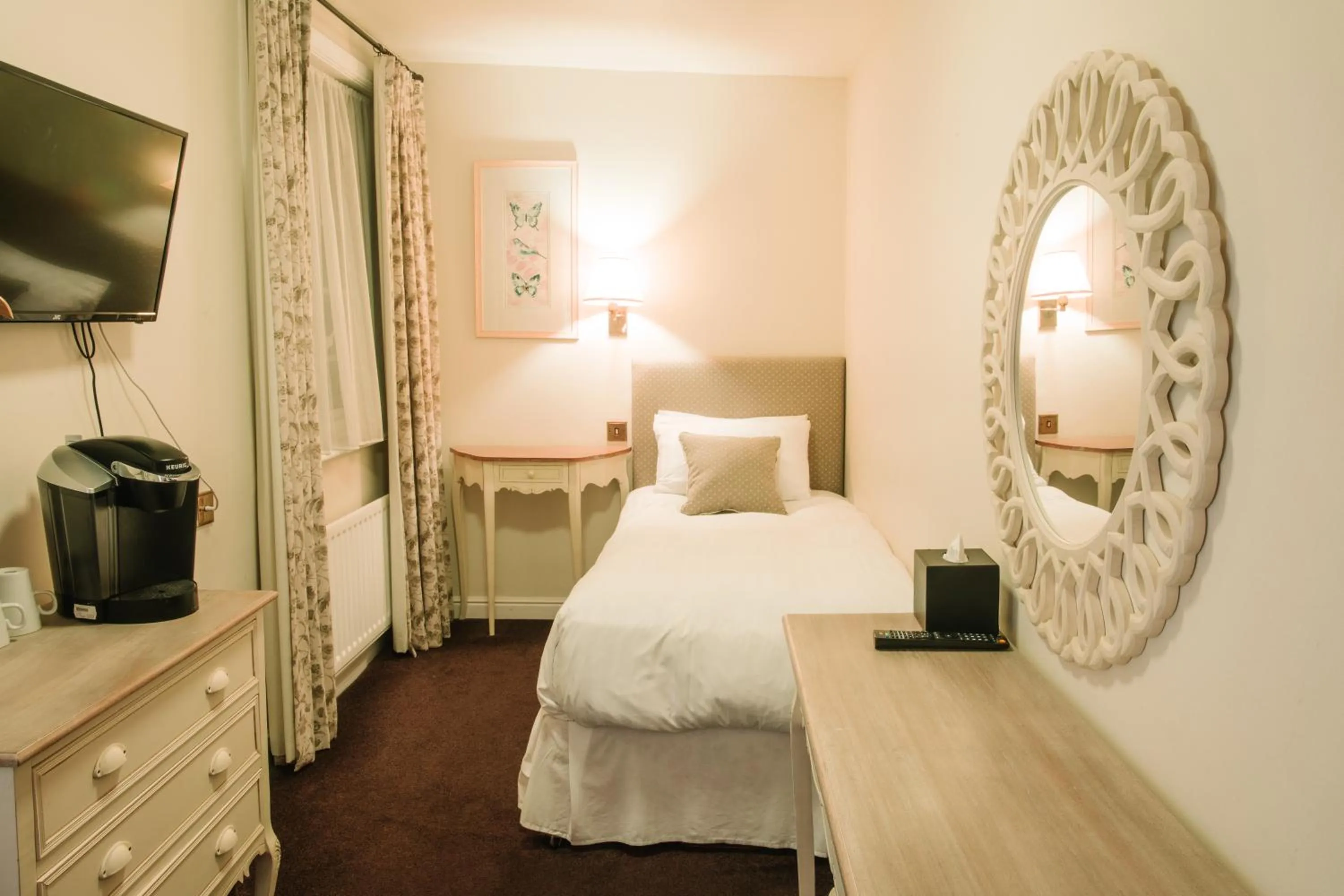 Bed in The Old Fourpenny Hotel