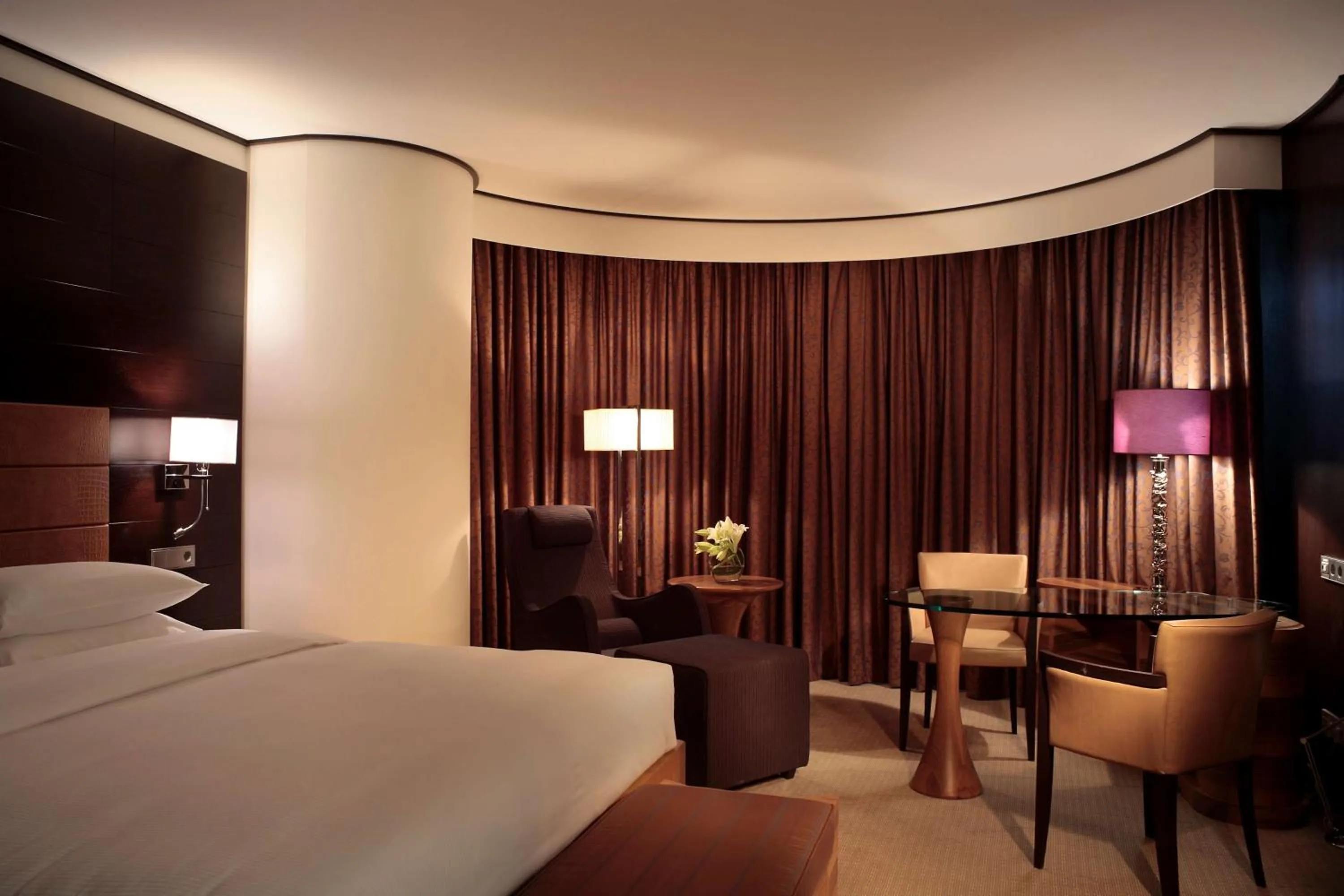 Photo of the whole room, Bed in Hyatt Regency Kyiv