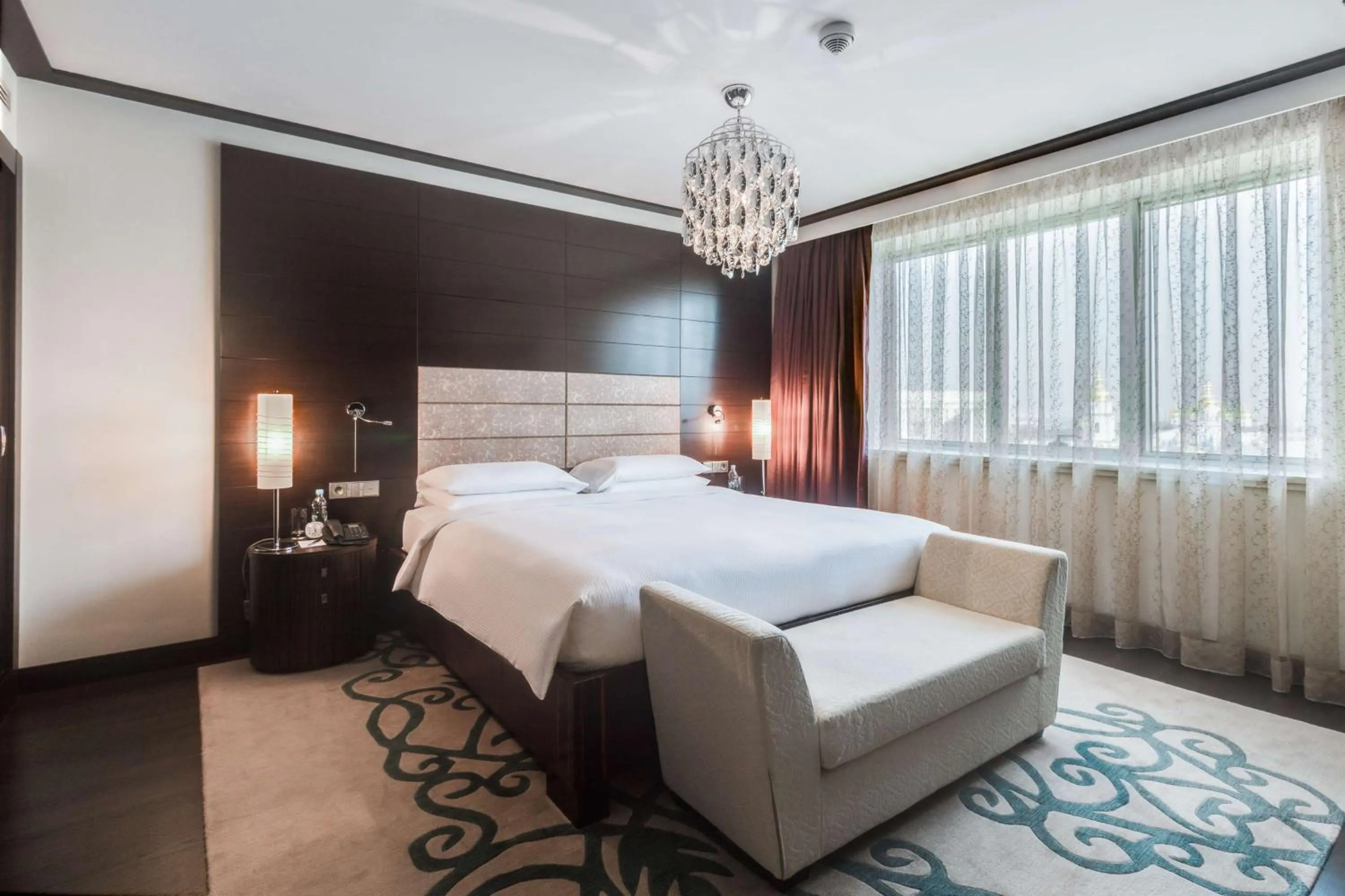 Photo of the whole room, Bed in Hyatt Regency Kyiv