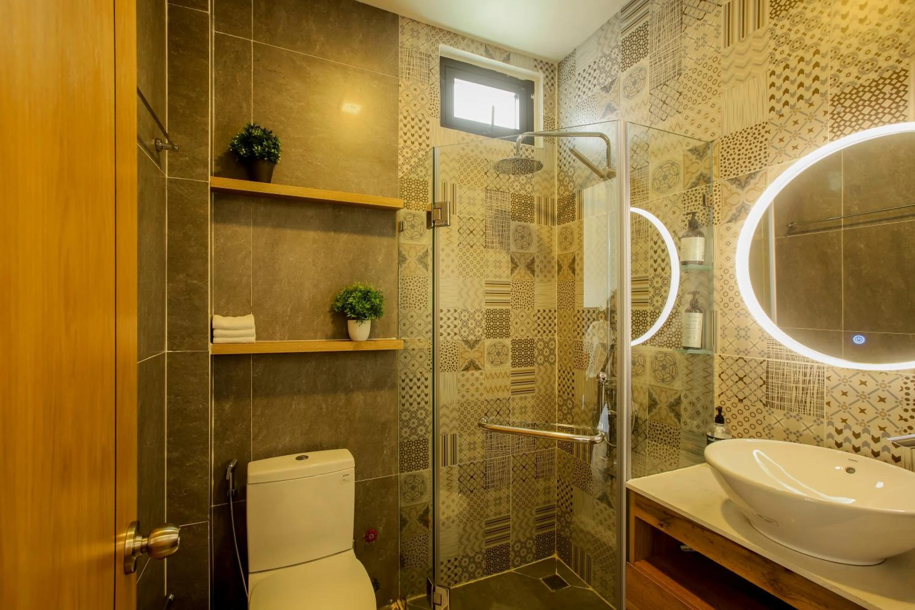 Shower in Magnolia's Can Tho