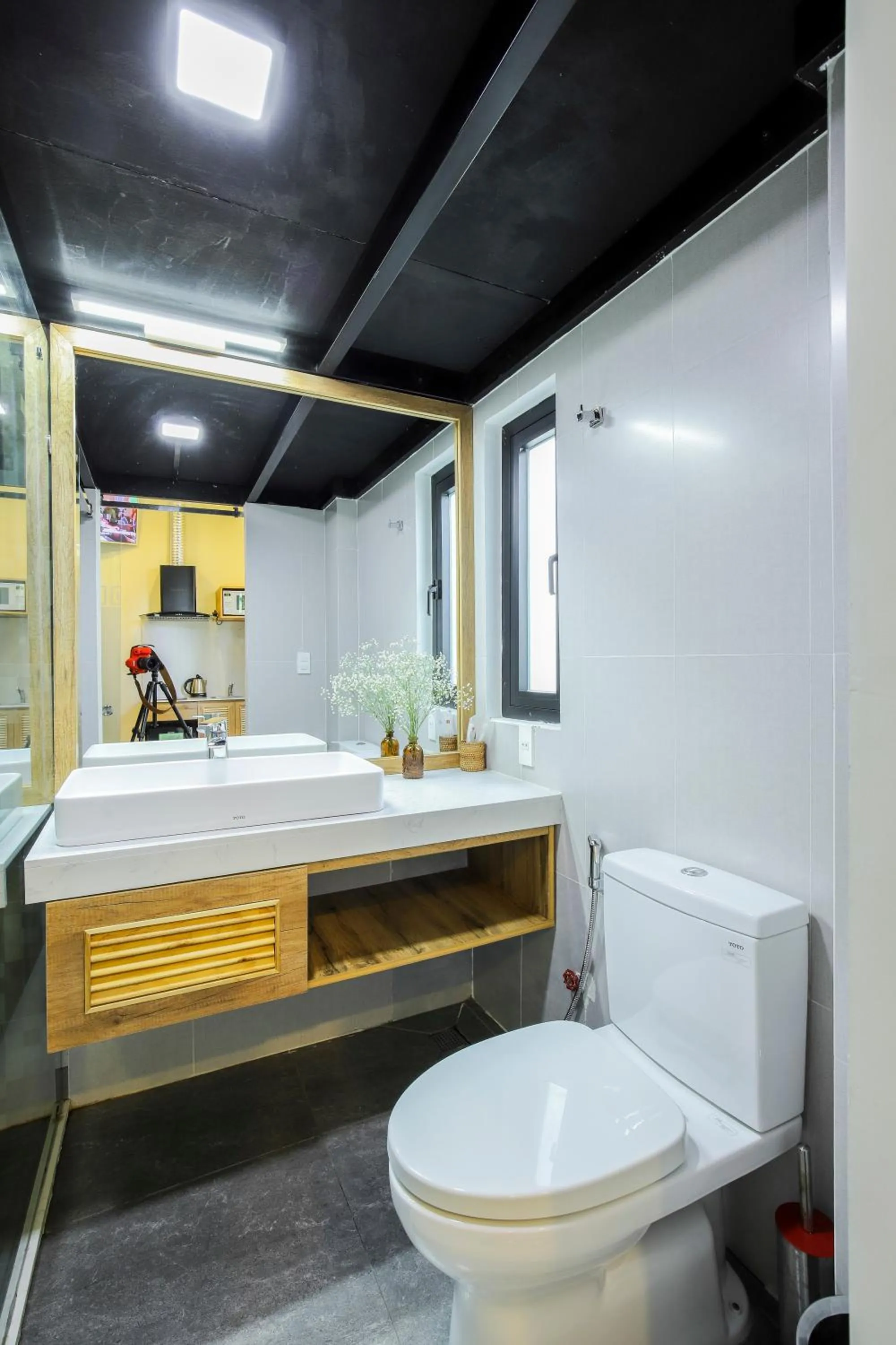 Shower in Magnolia's Can Tho