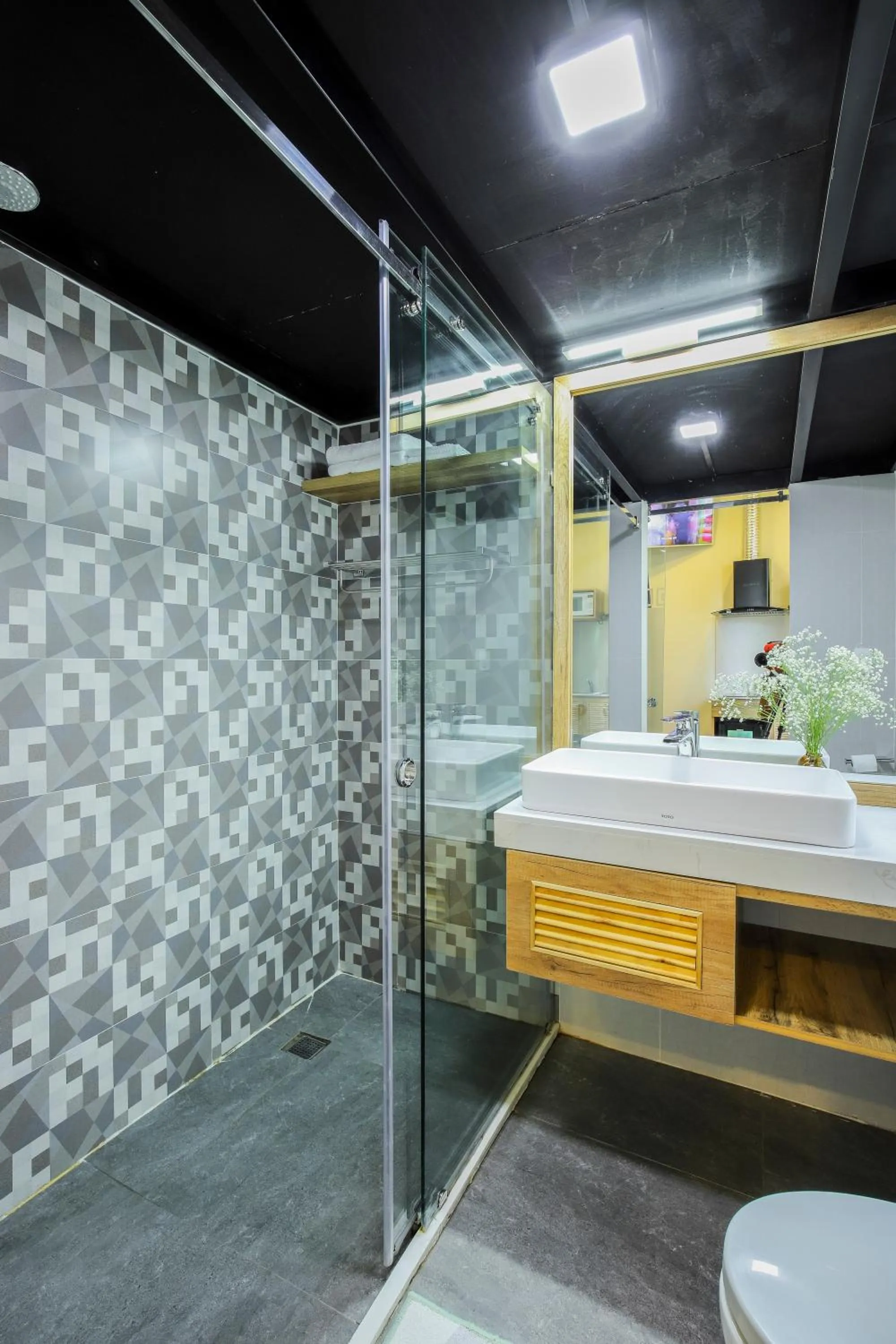 Shower in Magnolia's Can Tho