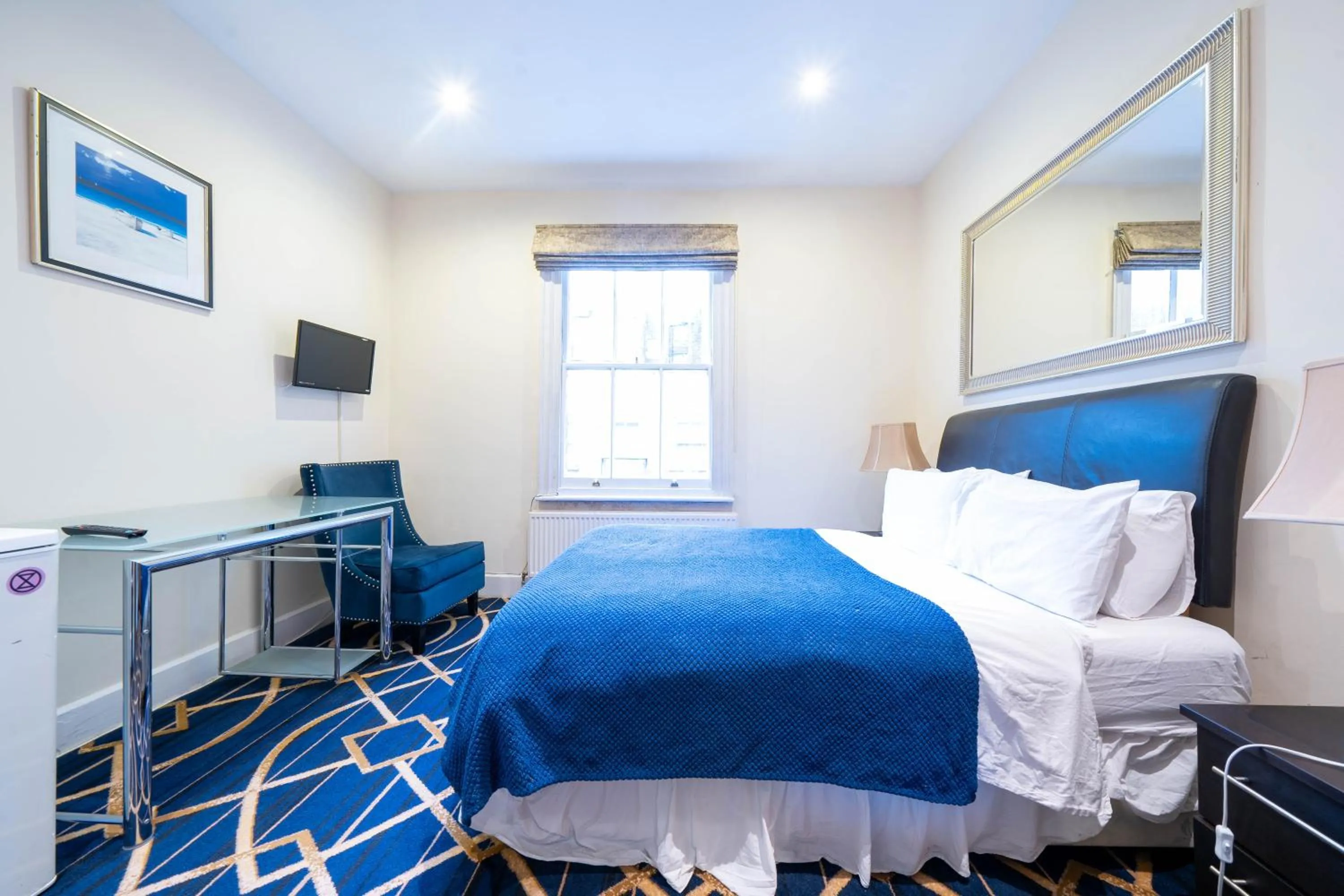 Bed in Hyde Park Rooms & Apartments