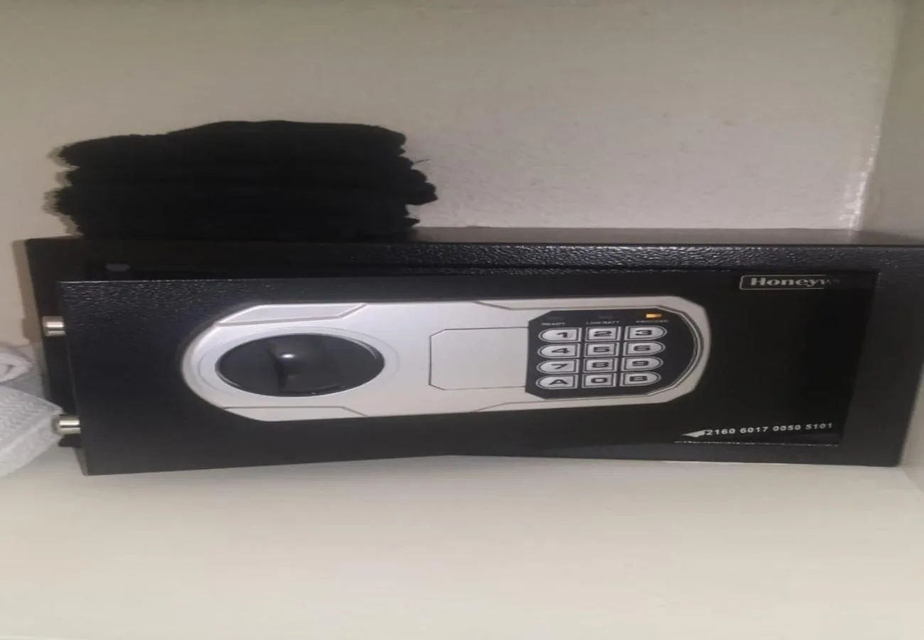 safe in Ocean Front, 3 bedroom, 3 bathroom, Casa Natalia, Playa Esmeralda