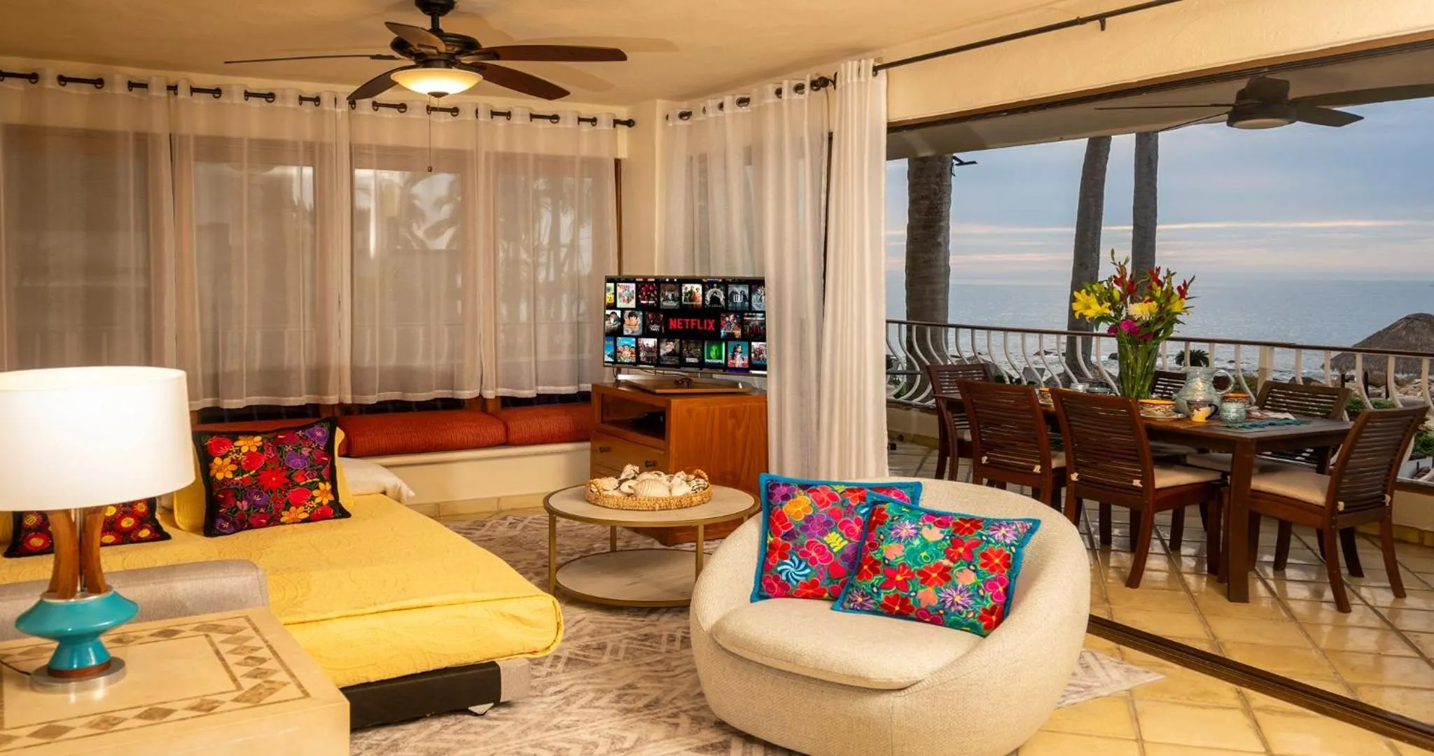 Living room in Ocean Front, 3 bedroom, 3 bathroom, Casa Natalia, Playa Esmeralda