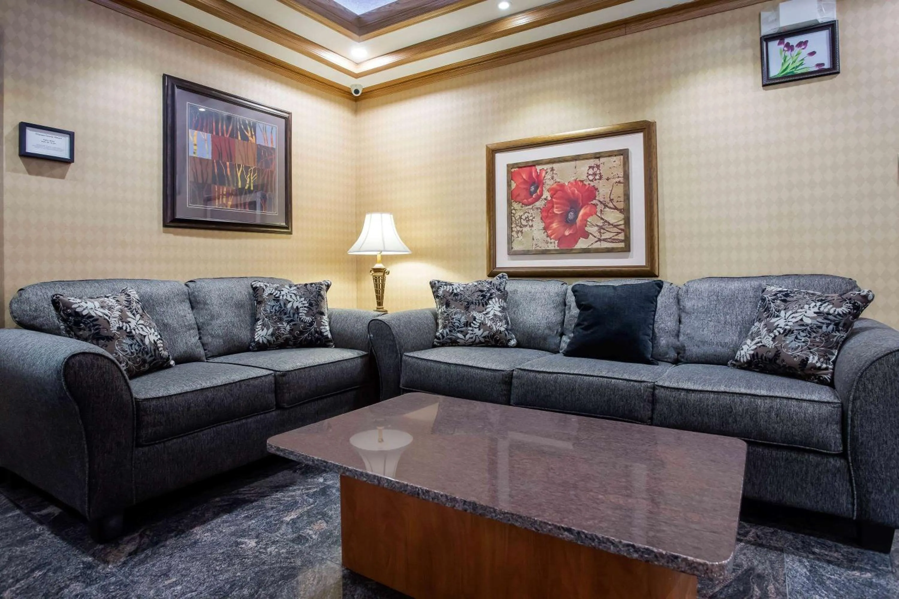 Lobby or reception in Days Inn by Wyndham Runnemede Philadelphia Area